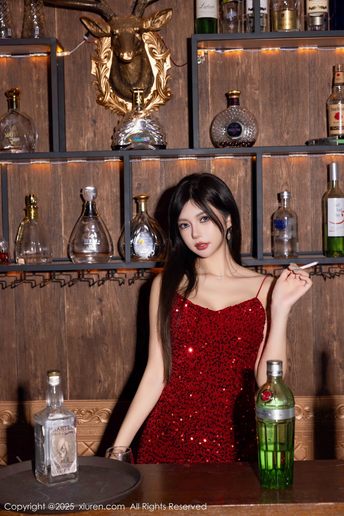 2kmn.vip_[XiuRen秀人网]No.9828_女神绮里嘉ula性感红色吊带短裙配超薄肉丝秀曼妙身姿诱惑写真82P