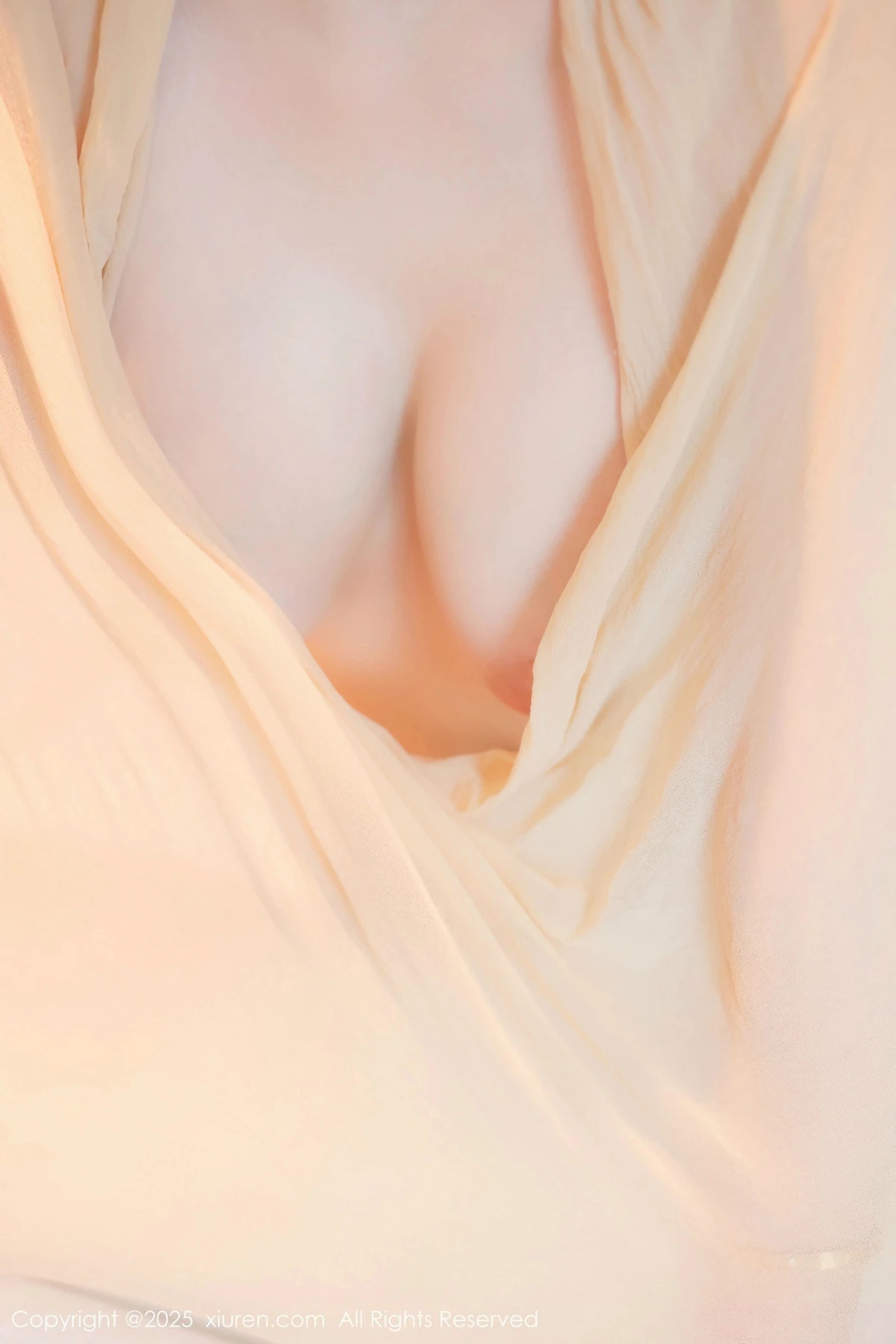 2kmn.vip_[XiuRen秀人网]No.9825_新人模特余安安性感超薄原色丝袜连体衣秀凹凸身材惹火诱惑写真83P