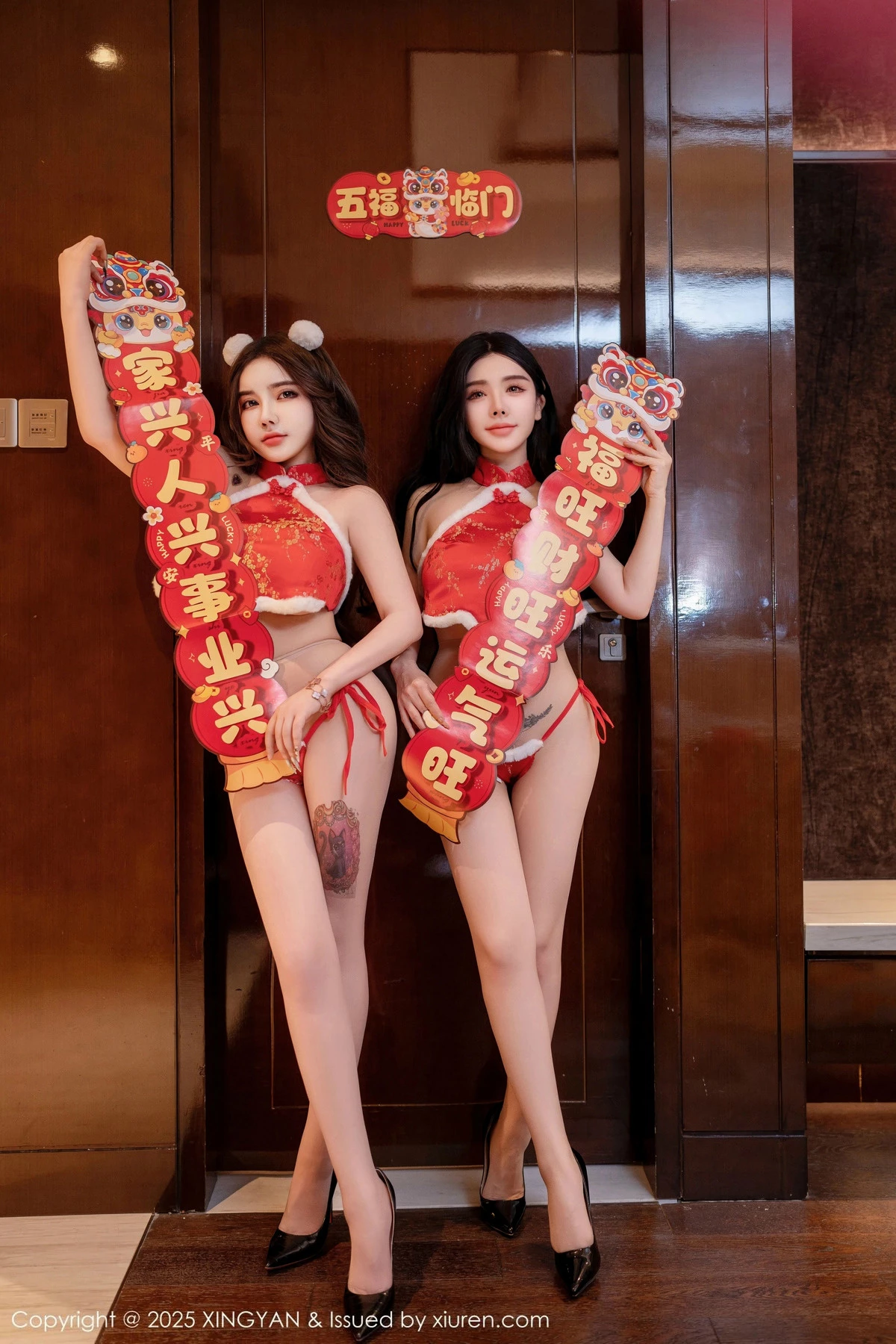 2kmn.vip_[XINGYAN星颜社]VOL.304_模特合集潘思沁＆温心怡性感红色肚兜秀丰满身材惹火诱惑写真80P