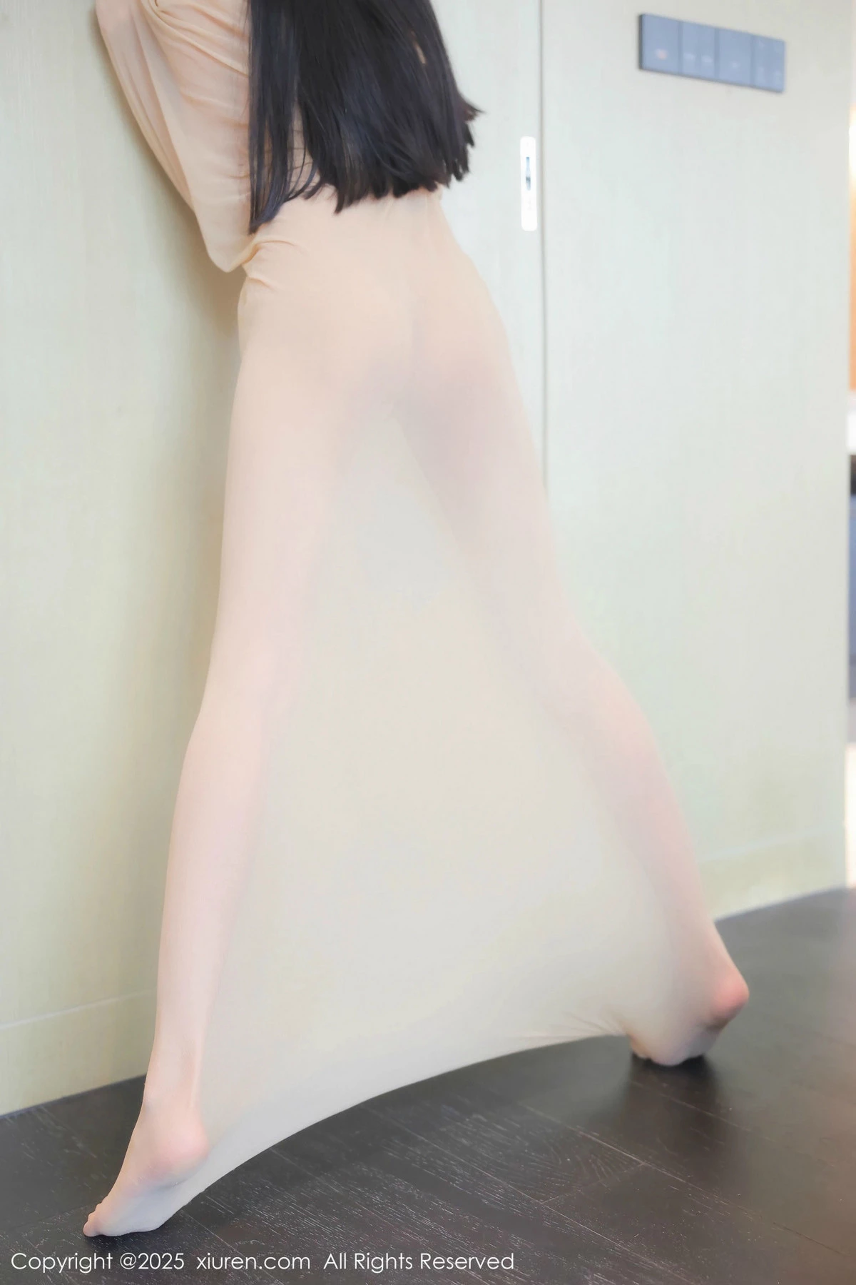 2kmn.vip_[XiuRen秀人网]No.9825_新人模特余安安性感超薄原色丝袜连体衣秀凹凸身材惹火诱惑写真83P