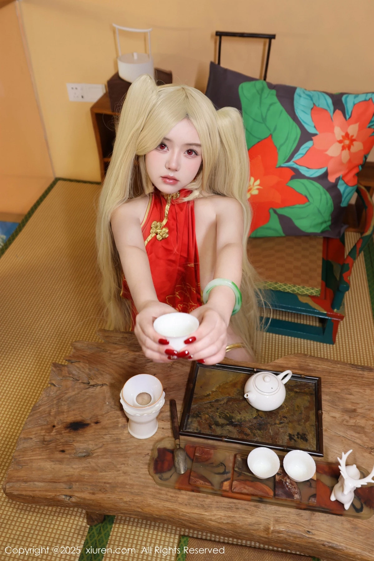 2kmn.vip_[XiuRen秀人网]No.9834_模特小薯条nienie性感红色旗袍配红丝吊袜秀曼妙身姿诱惑写真131P