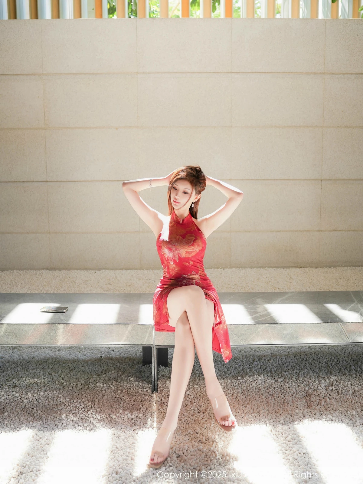 2kmn.vip_[XiuRen秀人网]No.9837_女神Carol周妍希性感红色旗袍服饰配超薄肉丝秀丰满身材诱惑写真77P