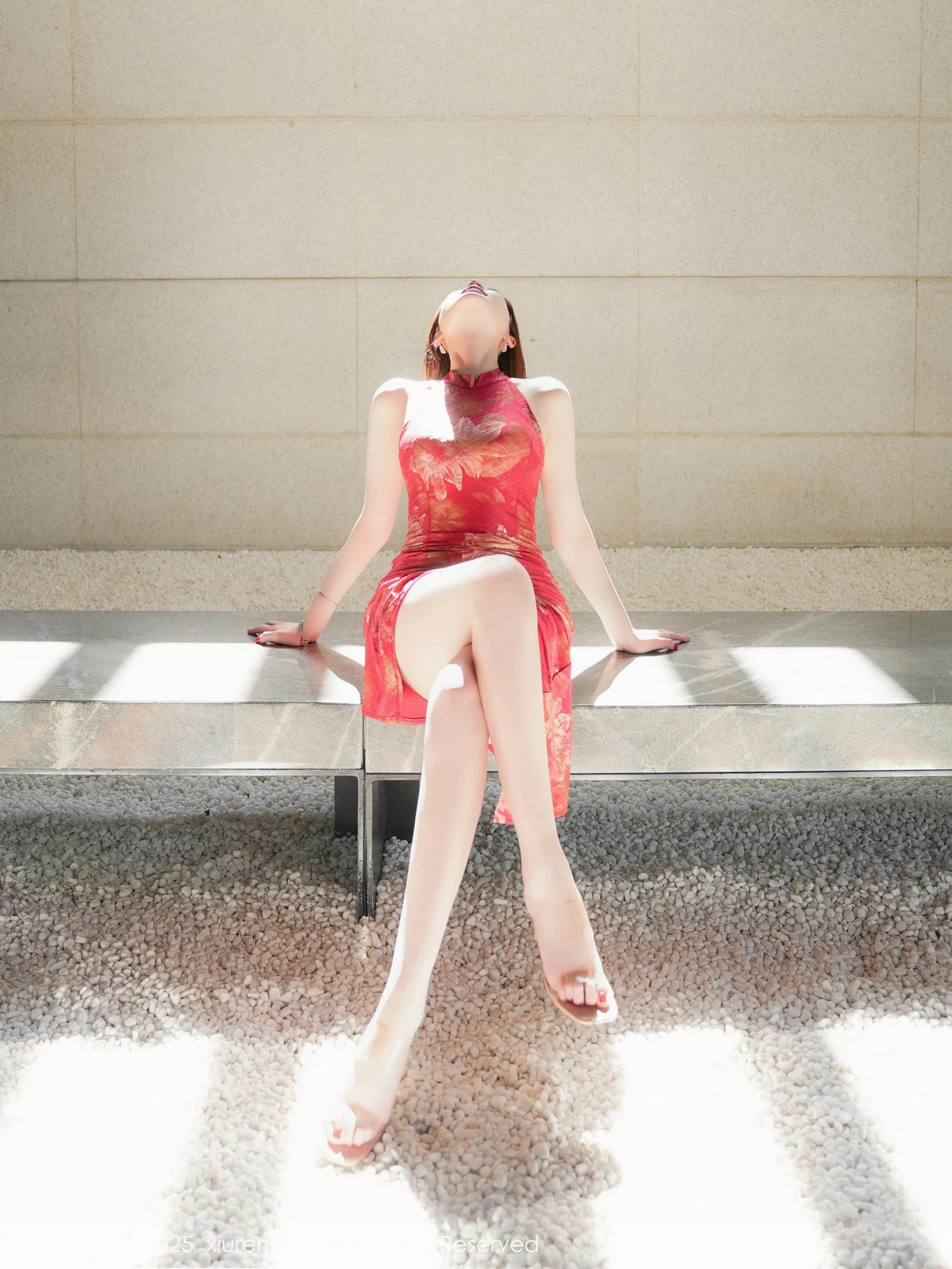 2kmn.vip_[XiuRen秀人网]No.9837_女神Carol周妍希性感红色旗袍服饰配超薄肉丝秀丰满身材诱惑写真77P