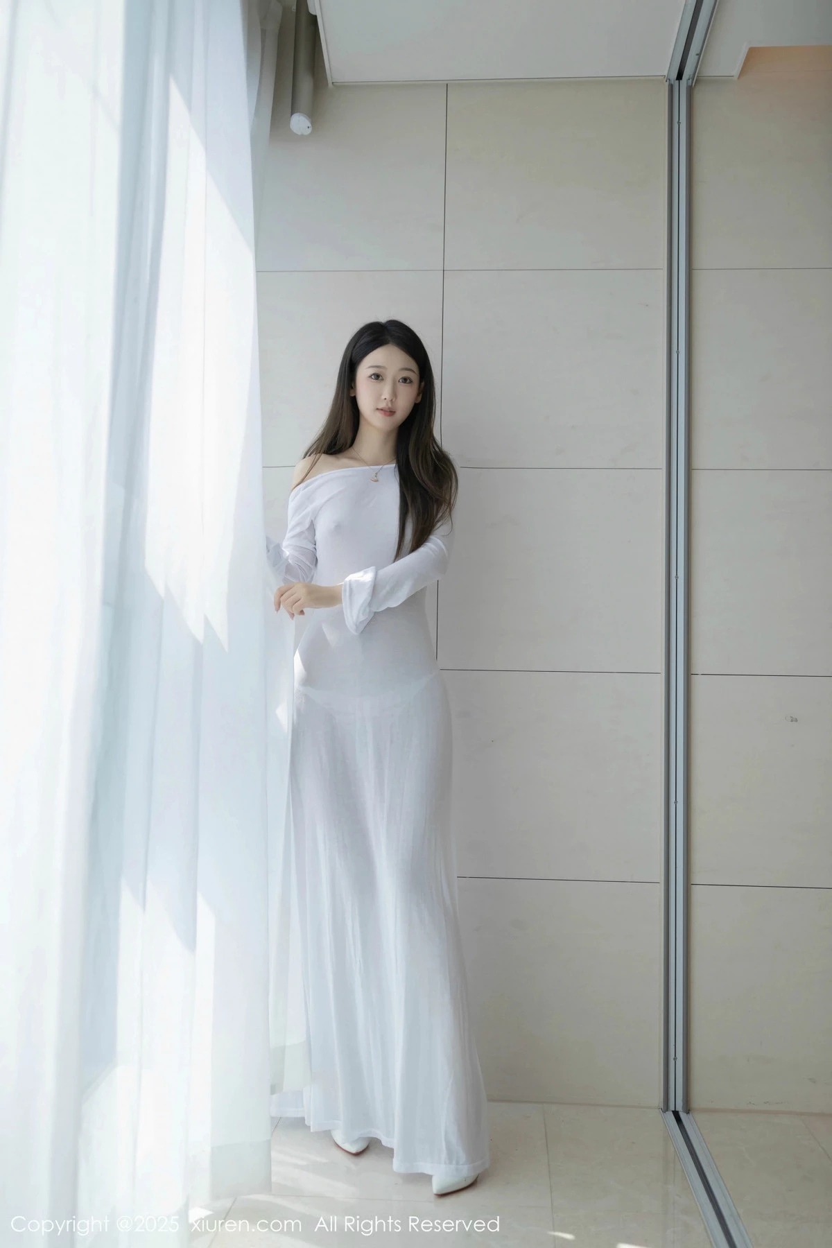 2kmn.vip_[XiuRen秀人网]No.9840_模特唐安琪性感白色连衣长裙配开档肉丝秀曼妙身姿撩人诱惑写真84P