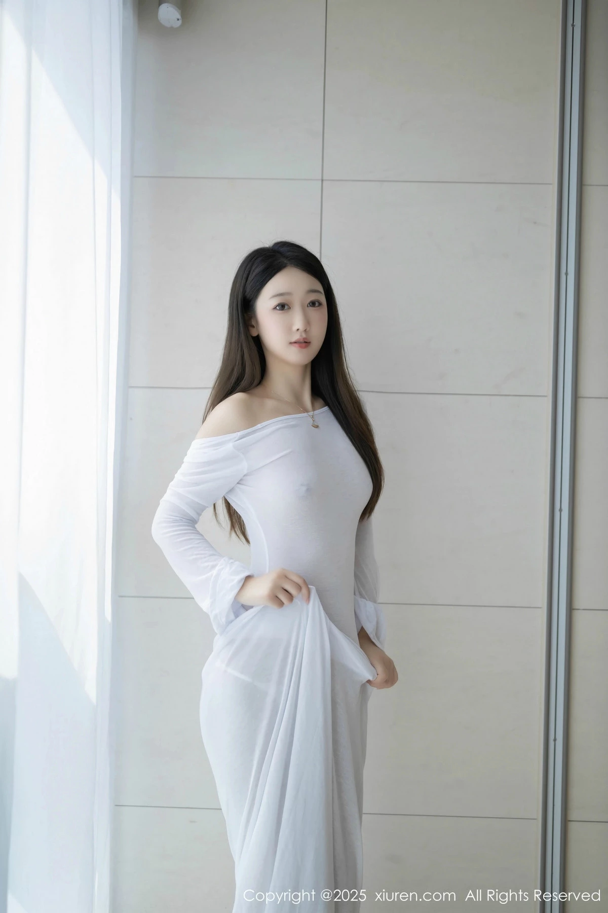 2kmn.vip_[XiuRen秀人网]No.9840_模特唐安琪性感白色连衣长裙配开档肉丝秀曼妙身姿撩人诱惑写真84P