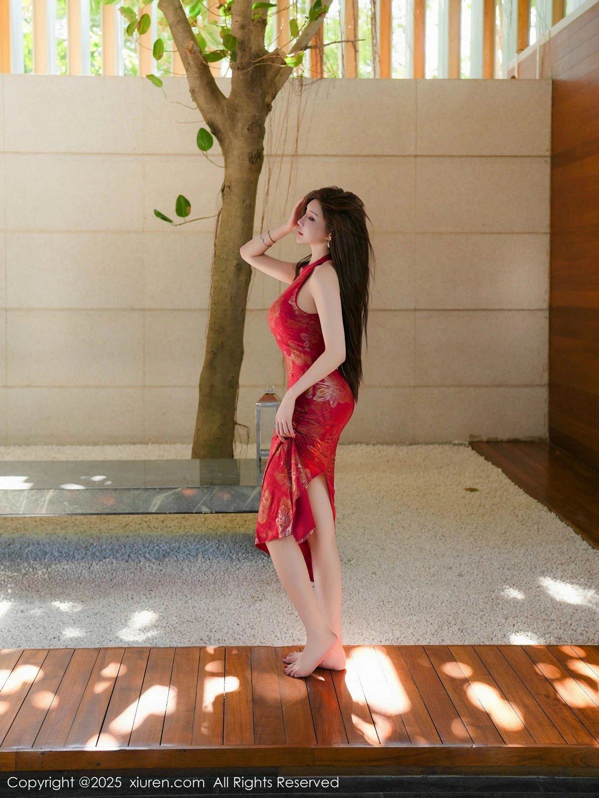 2kmn.vip_[XiuRen秀人网]No.9837_女神Carol周妍希性感红色旗袍服饰配超薄肉丝秀丰满身材诱惑写真77P