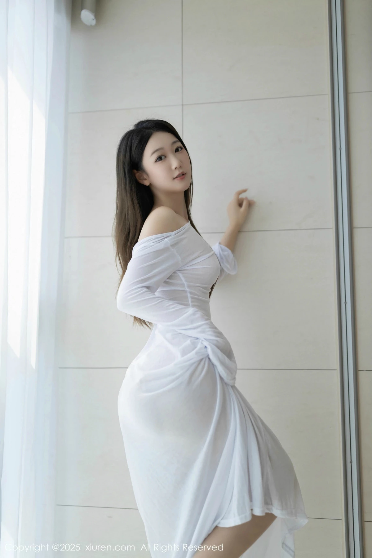 2kmn.vip_[XiuRen秀人网]No.9840_模特唐安琪性感白色连衣长裙配开档肉丝秀曼妙身姿撩人诱惑写真84P