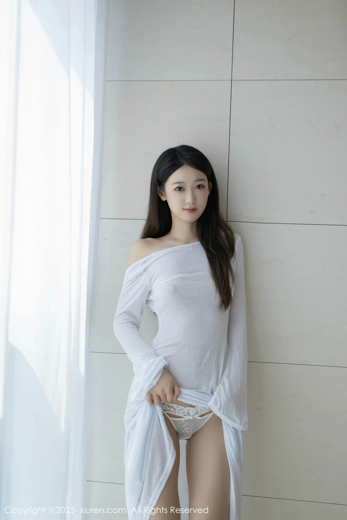 2kmn.vip_[XiuRen秀人网]No.9840_模特唐安琪性感白色连衣长裙配开档肉丝秀曼妙身姿撩人诱惑写真84P