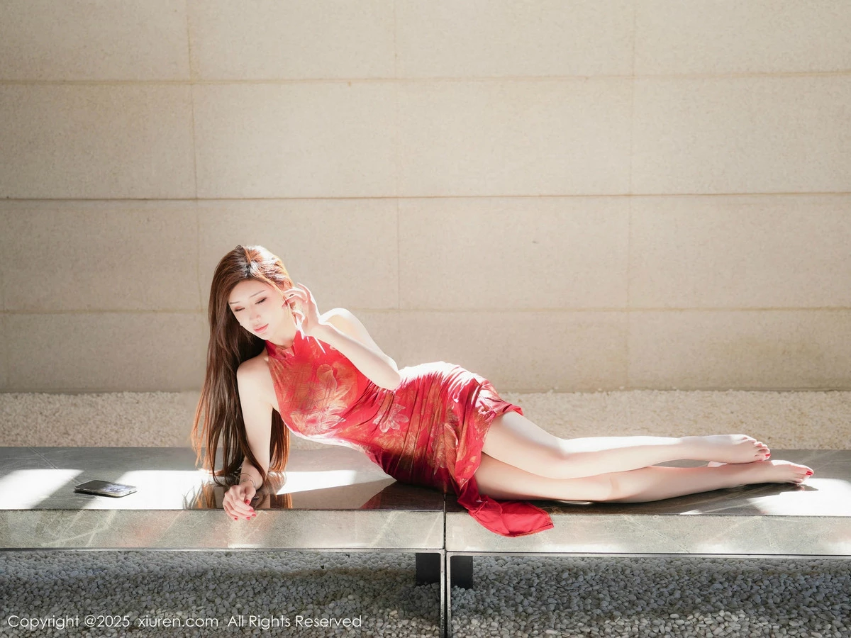 2kmn.vip_[XiuRen秀人网]No.9837_女神Carol周妍希性感红色旗袍服饰配超薄肉丝秀丰满身材诱惑写真77P