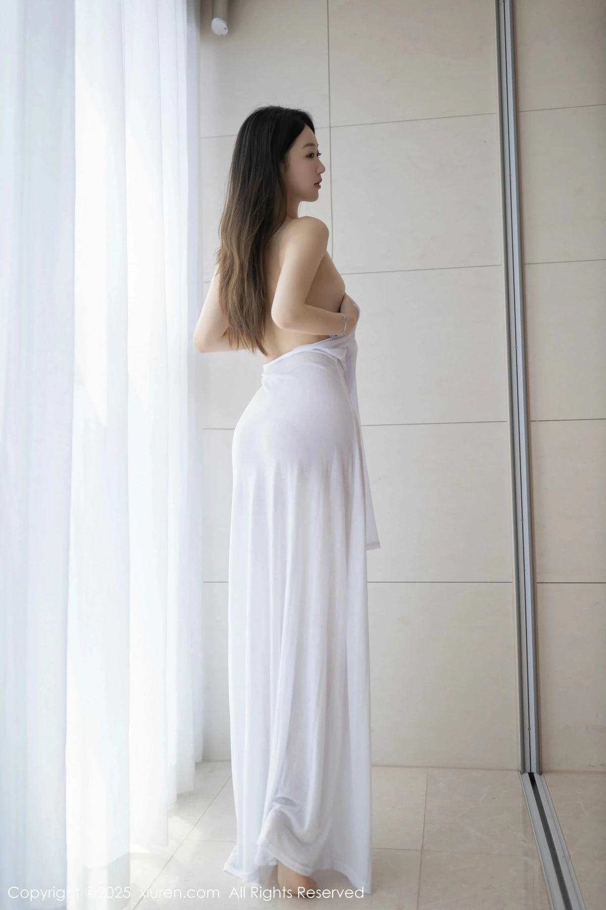 2kmn.vip_[XiuRen秀人网]No.9840_模特唐安琪性感白色连衣长裙配开档肉丝秀曼妙身姿撩人诱惑写真84P