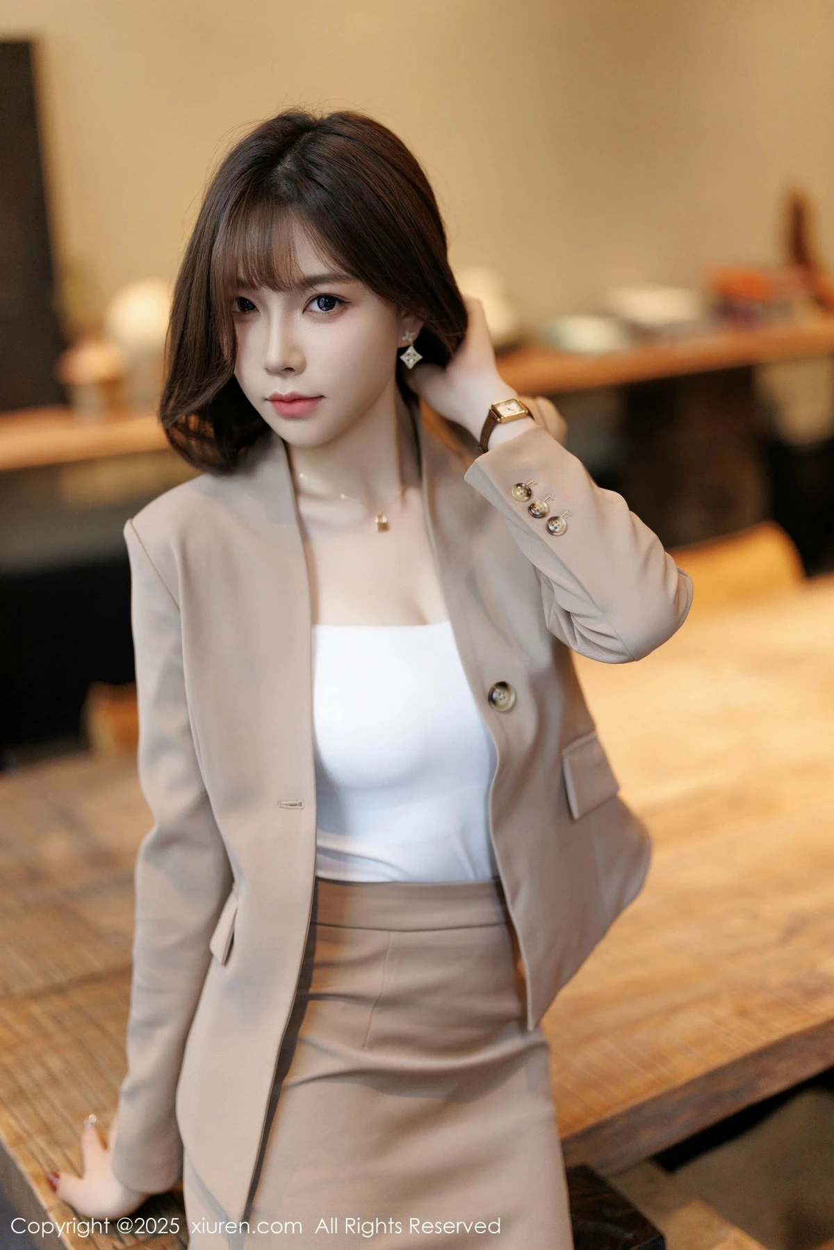 2kmn.vip_[XiuRen秀人网]No.9844_女神徐莉芝Booty多套性感服饰穿搭配原色丝袜秀曼妙身姿诱惑写真88P