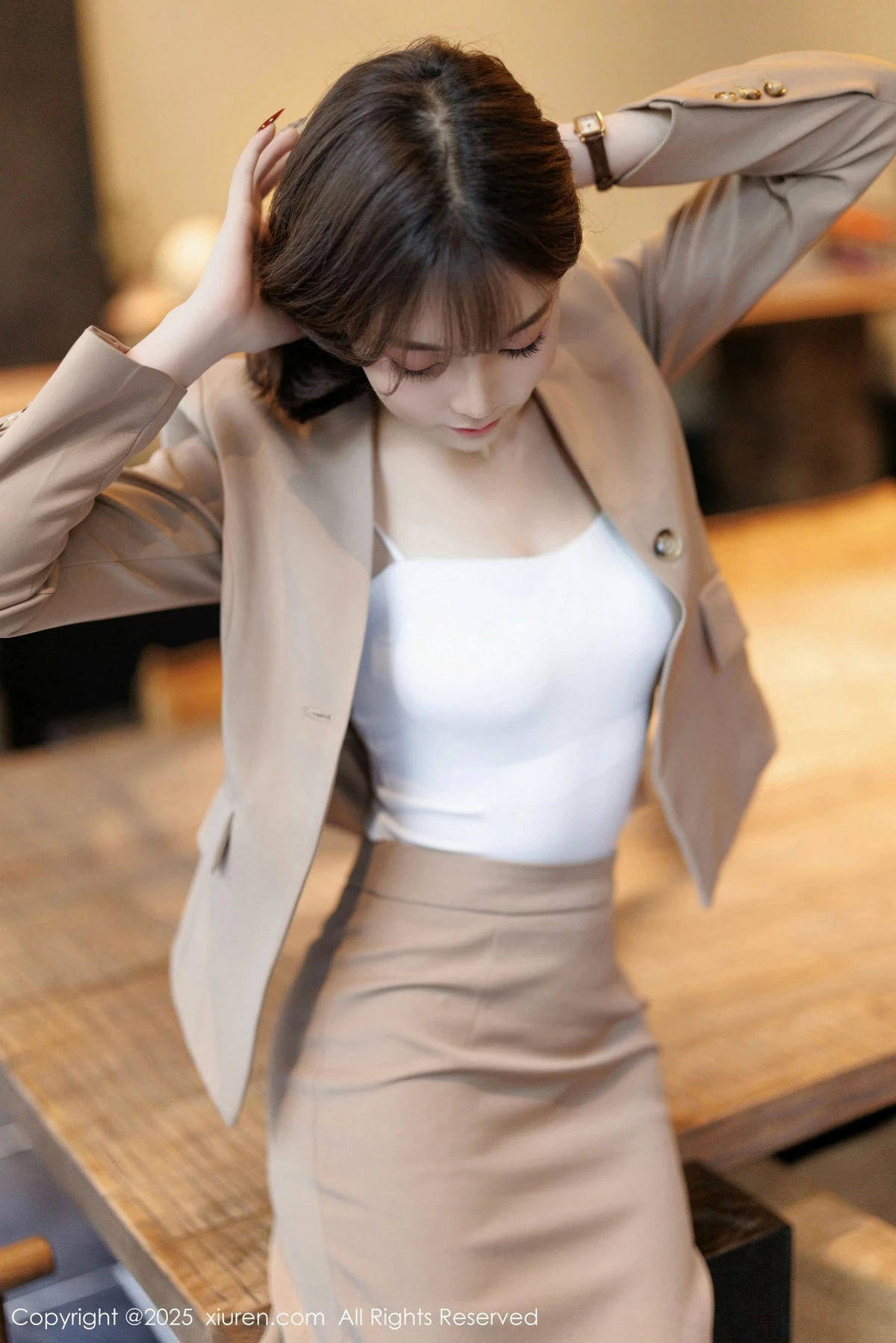 2kmn.vip_[XiuRen秀人网]No.9844_女神徐莉芝Booty多套性感服饰穿搭配原色丝袜秀曼妙身姿诱惑写真88P