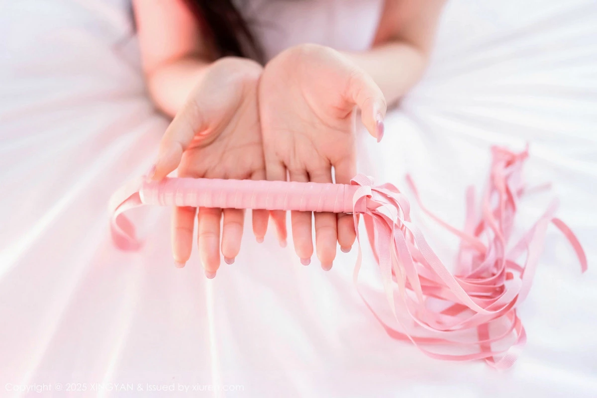 2kmn.vip_[XINGYAN星颜社]VOL.305_模特袁圆性感白色情趣连体衣配超薄肉丝秀曼妙身姿诱惑写真81P