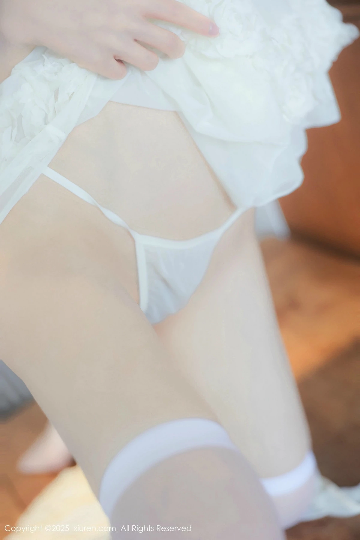 2kmn.vip_[XiuRen秀人网]No.9851_模特桃妖夭浴室性感浅色连衣短裙配白丝袜湿身秀惹火身材诱惑写真113P