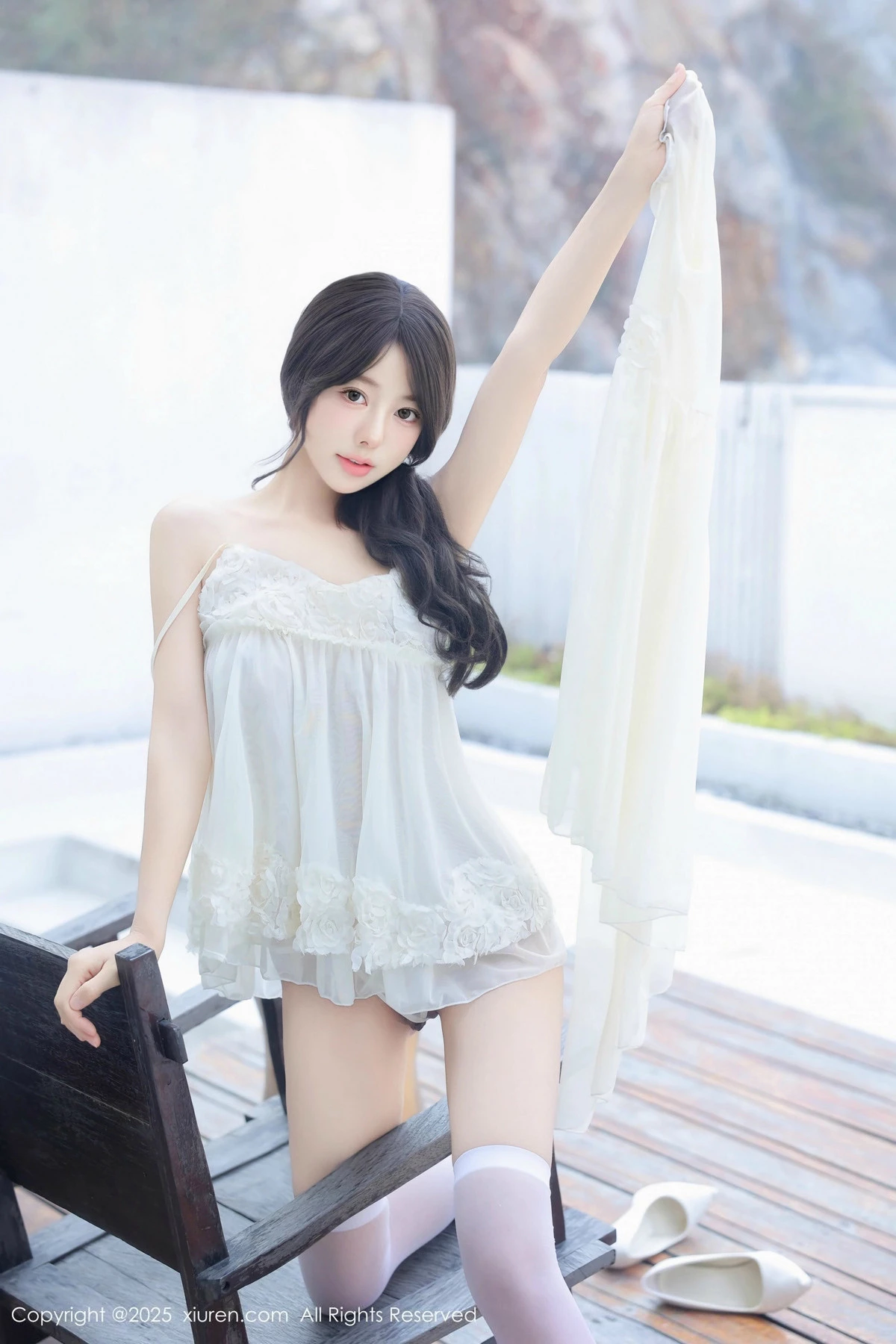 2kmn.vip_[XiuRen秀人网]No.9851_模特桃妖夭浴室性感浅色连衣短裙配白丝袜湿身秀惹火身材诱惑写真113P