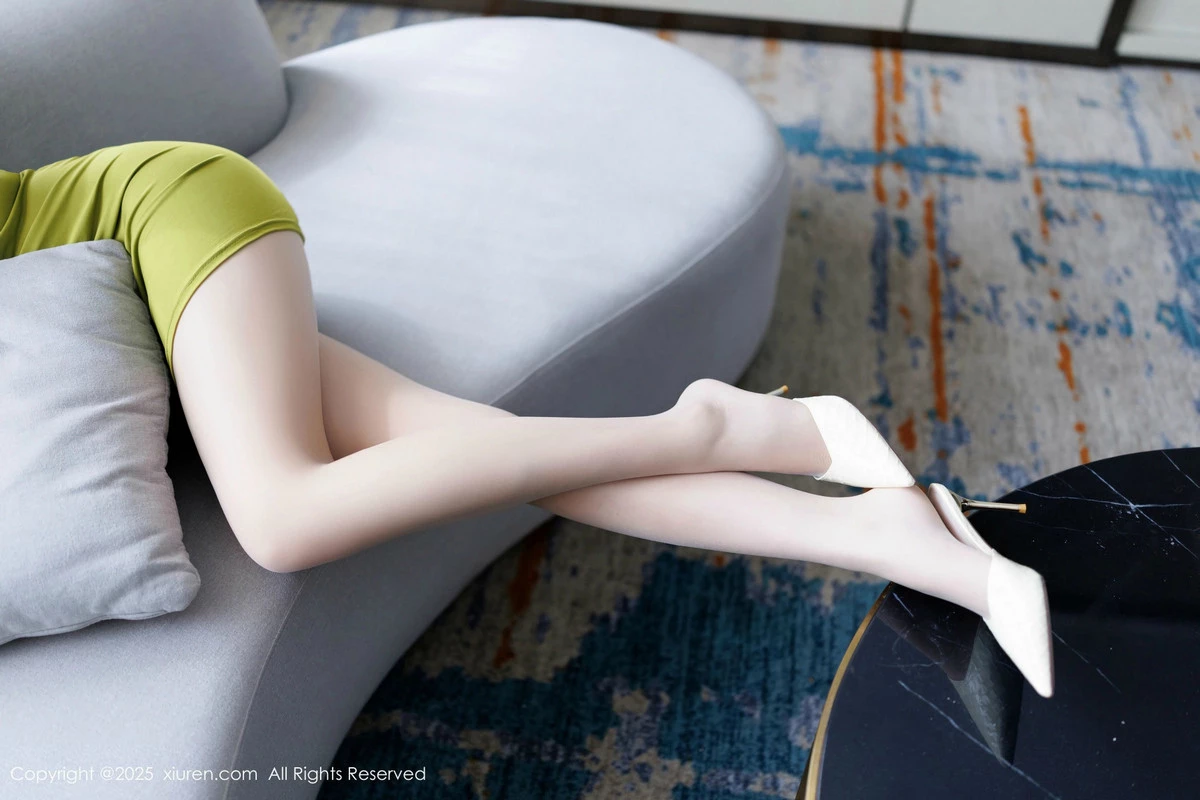 2kmn.vip_[XiuRen秀人网]No.9849_模特南乔性感浅绿连衣短裙露浅绿内衣配白丝袜秀白嫩肌肤诱惑写真91P