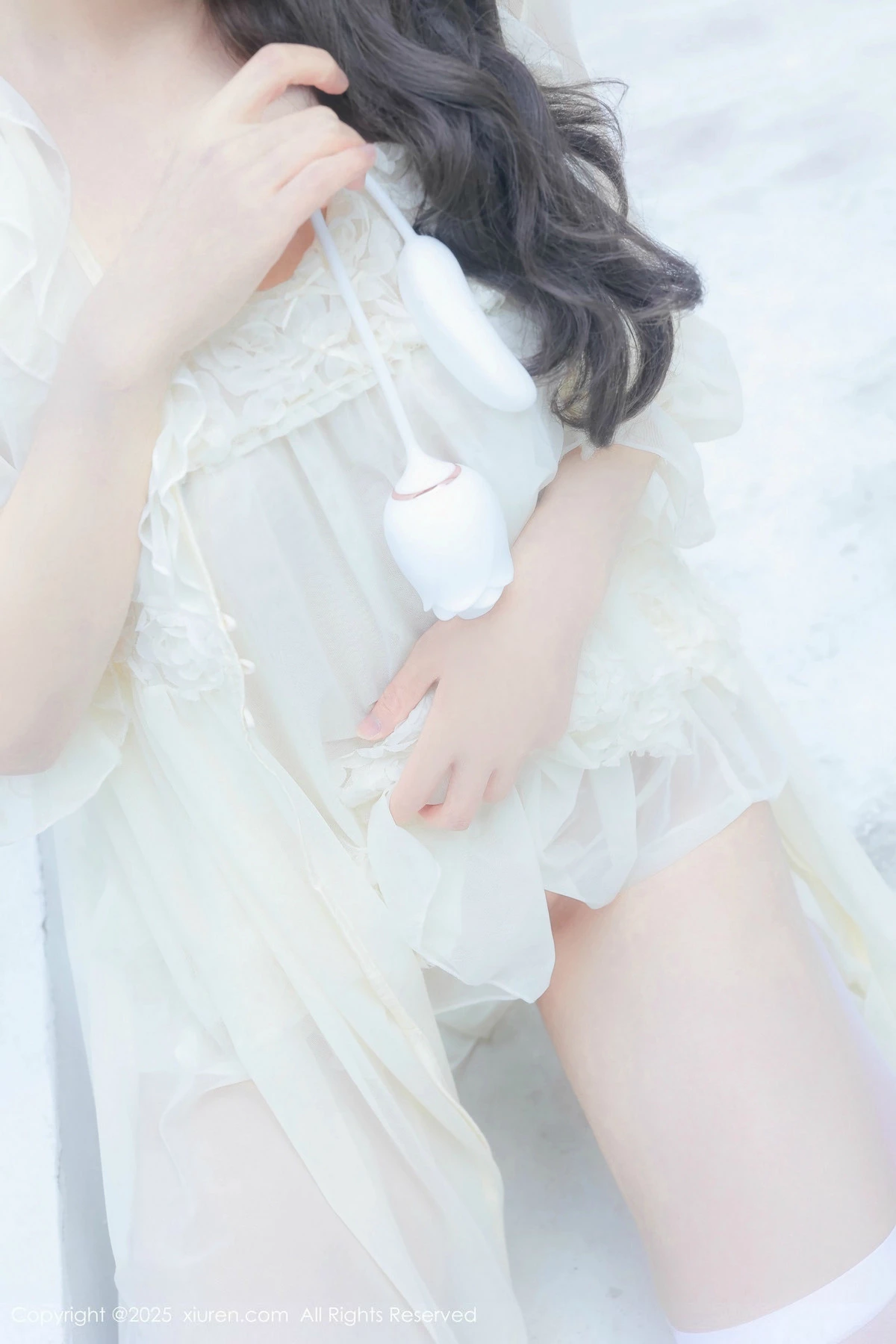 2kmn.vip_[XiuRen秀人网]No.9851_模特桃妖夭浴室性感浅色连衣短裙配白丝袜湿身秀惹火身材诱惑写真113P