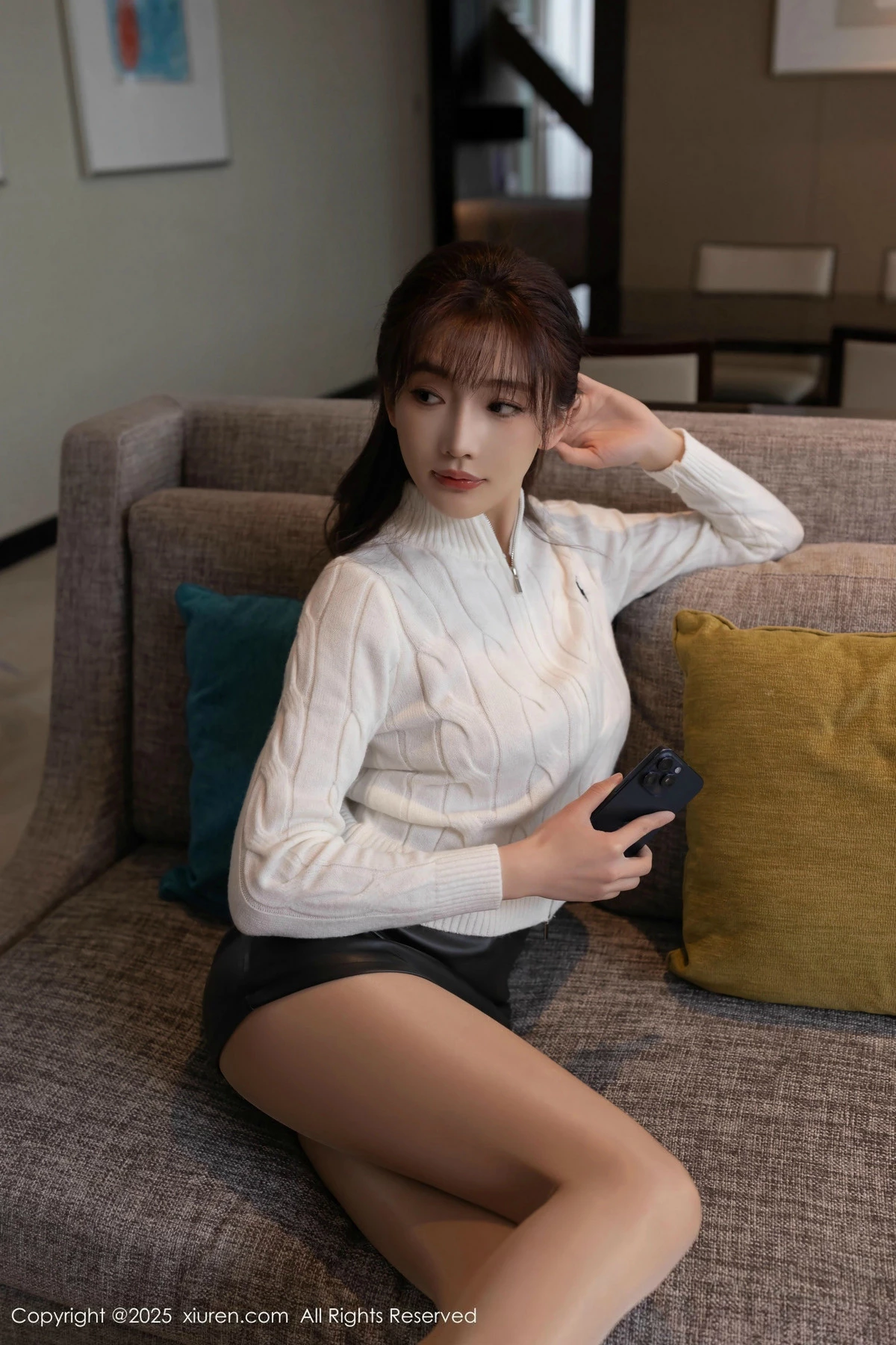 2kmn.vip_[XiuRen秀人网]No.9852_模特陆萱萱白上衣配黑皮短裙露性感情趣内衣秀曼妙身姿诱惑写真81P