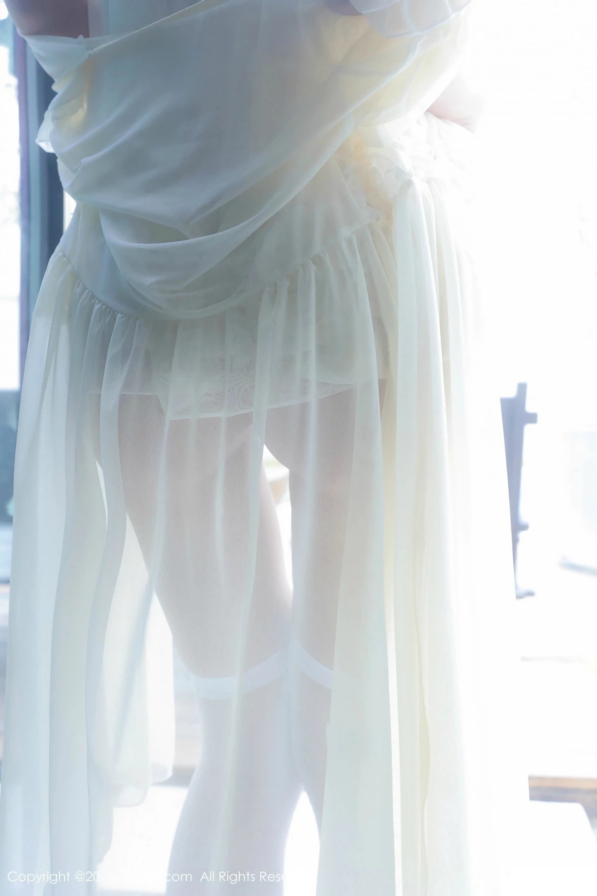 2kmn.vip_[XiuRen秀人网]No.9851_模特桃妖夭浴室性感浅色连衣短裙配白丝袜湿身秀惹火身材诱惑写真113P