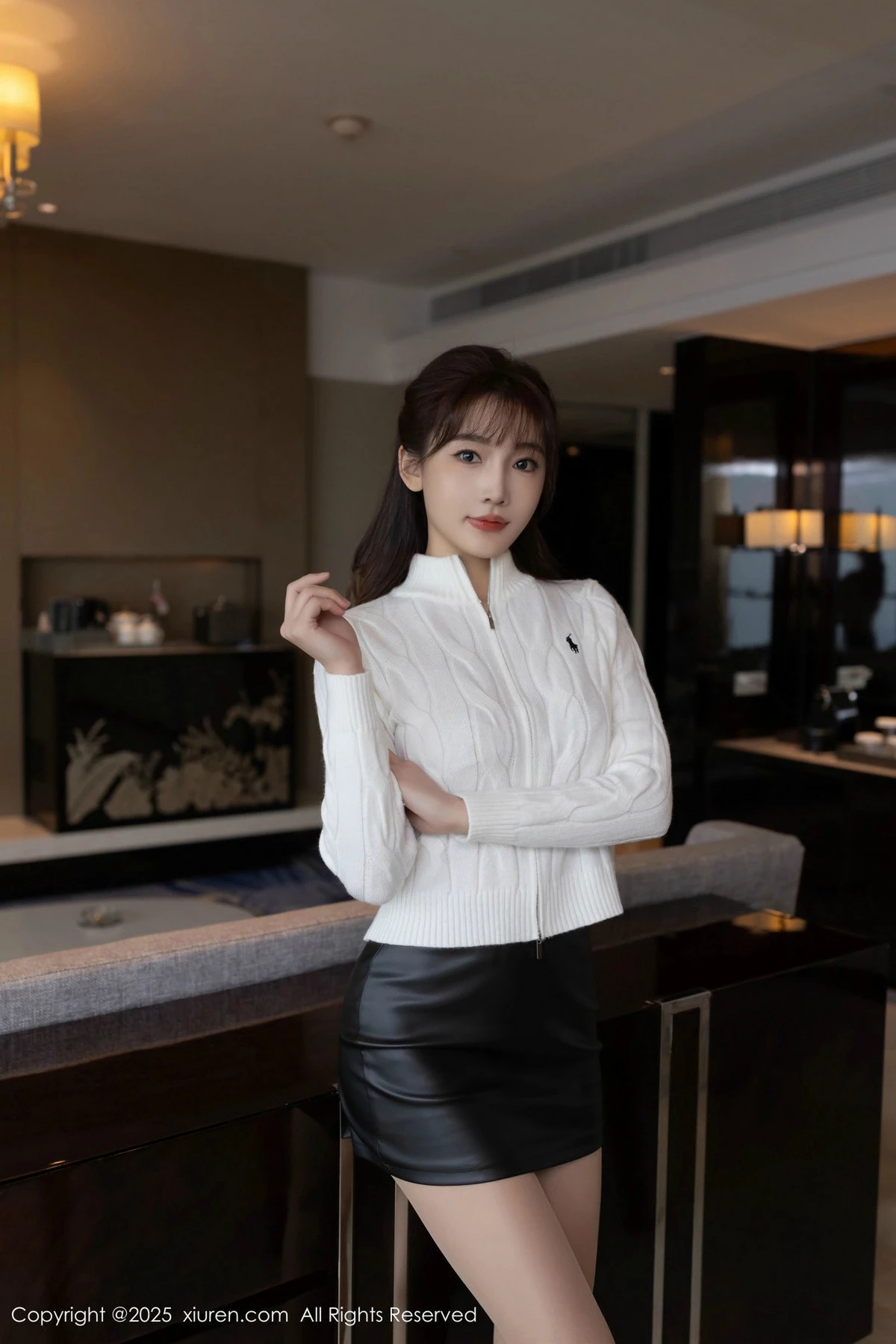 2kmn.vip_[XiuRen秀人网]No.9852_模特陆萱萱白上衣配黑皮短裙露性感情趣内衣秀曼妙身姿诱惑写真81P