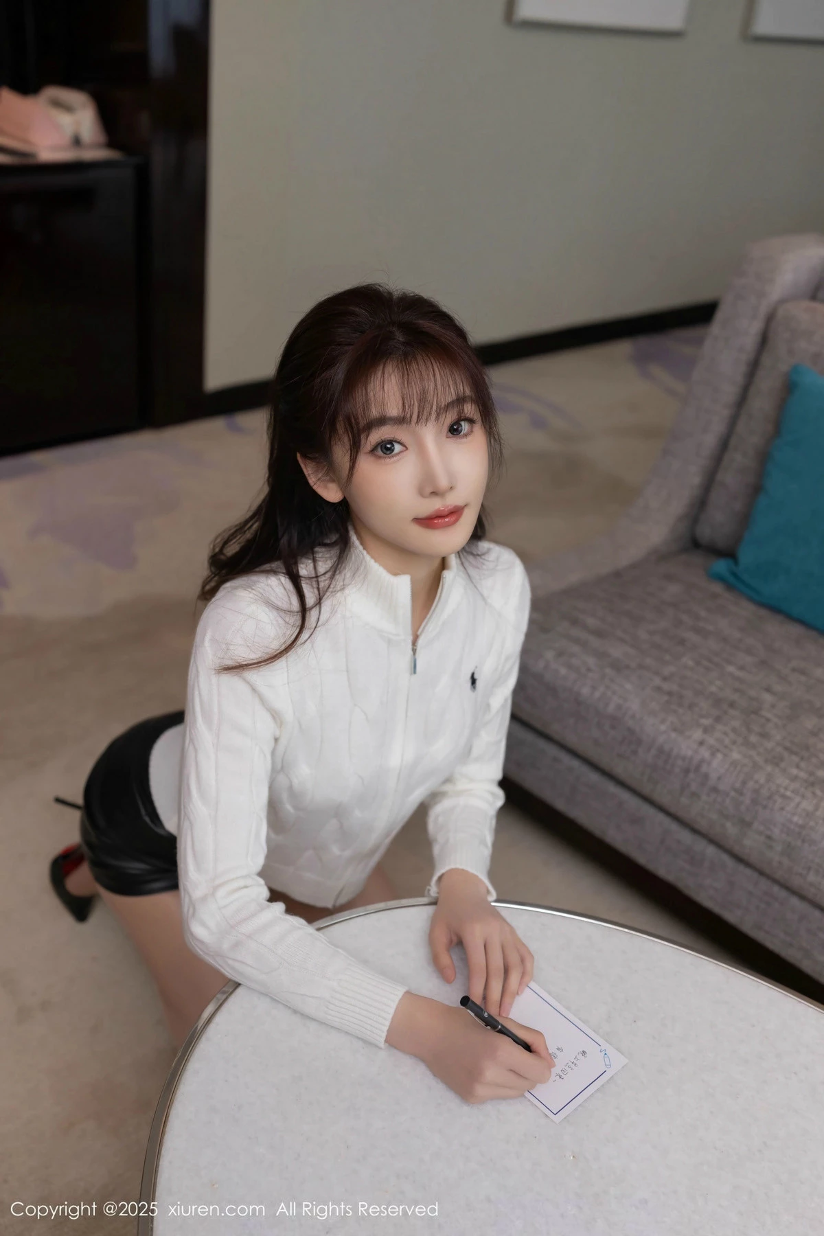 2kmn.vip_[XiuRen秀人网]No.9852_模特陆萱萱白上衣配黑皮短裙露性感情趣内衣秀曼妙身姿诱惑写真81P