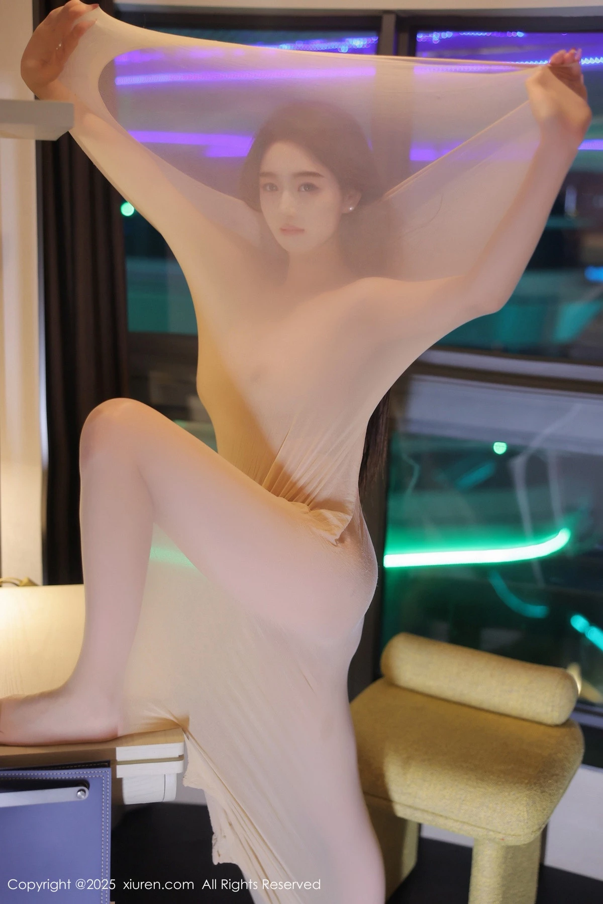 2kmn.vip_[XiuRen秀人网]No.9860_模特Candy糖糖私房性感肉色连体丝袜秀丰腴身姿撩人诱惑写真85P