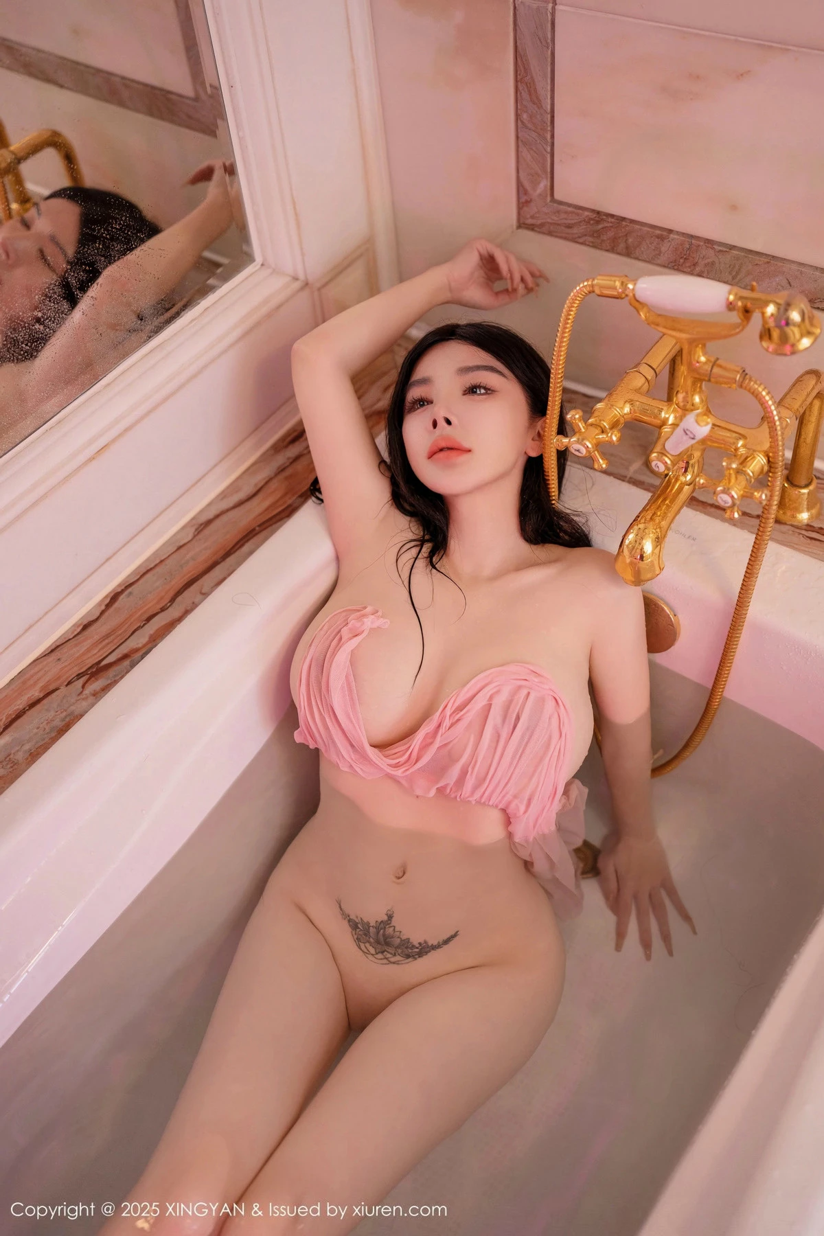 2kmn.vip_[XINGYAN星颜社]VOL.306_模特潘思沁浴室场景性感粉色情趣服饰湿身秀巨乳肥臀诱惑写真80P