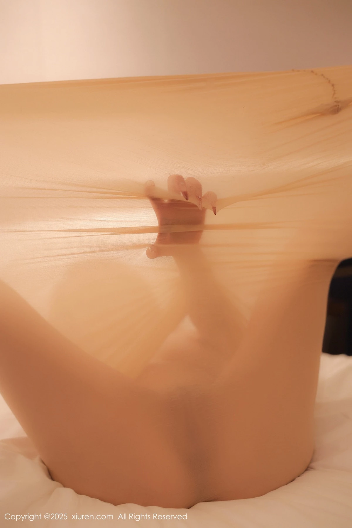 2kmn.vip_[XiuRen秀人网]No.9860_模特Candy糖糖私房性感肉色连体丝袜秀丰腴身姿撩人诱惑写真85P