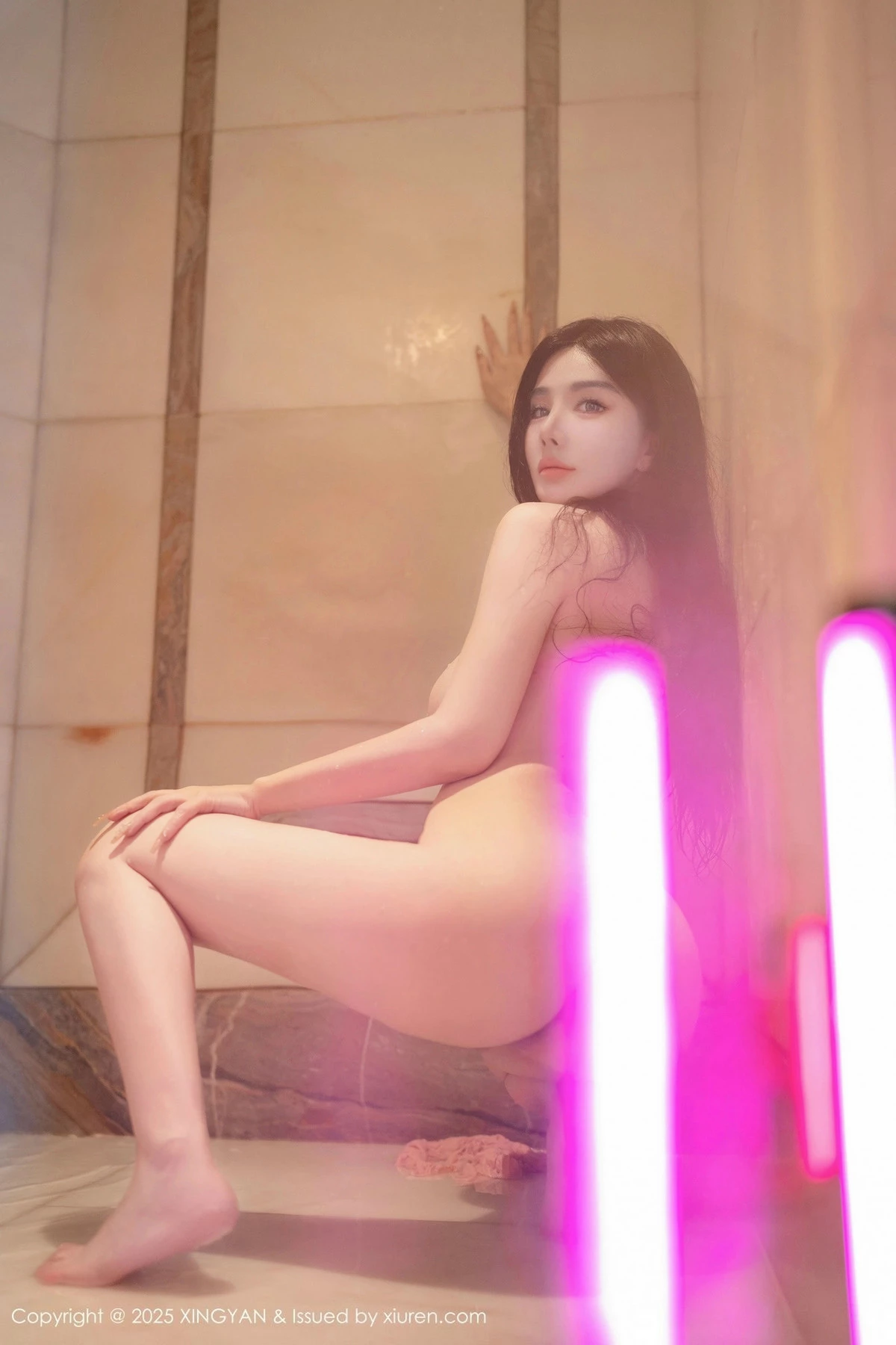 2kmn.vip_[XINGYAN星颜社]VOL.306_模特潘思沁浴室场景性感粉色情趣服饰湿身秀巨乳肥臀诱惑写真80P
