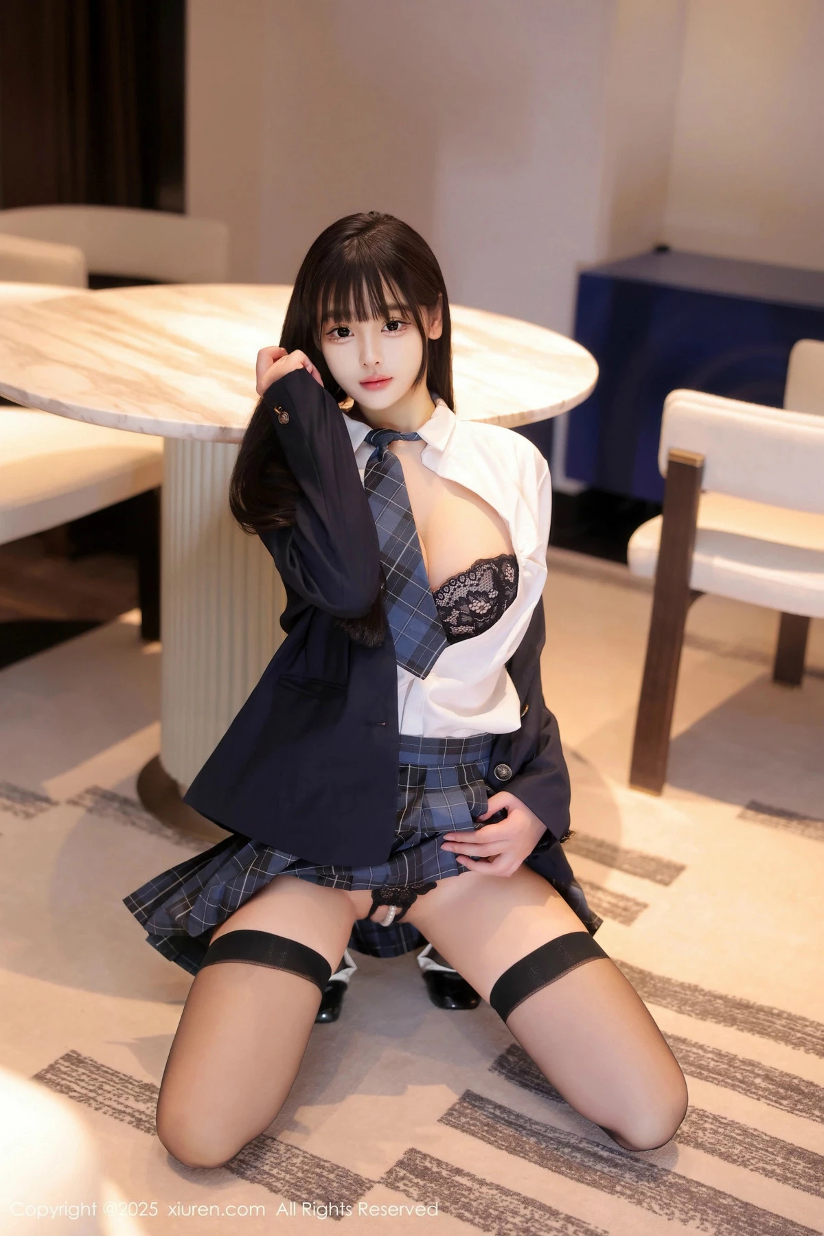 2kmn.vip_[XiuRen秀人网]No.9853_模特余安安性感JK制服露黑色蕾丝内衣配黑丝袜秀凹凸身材诱惑写真85P