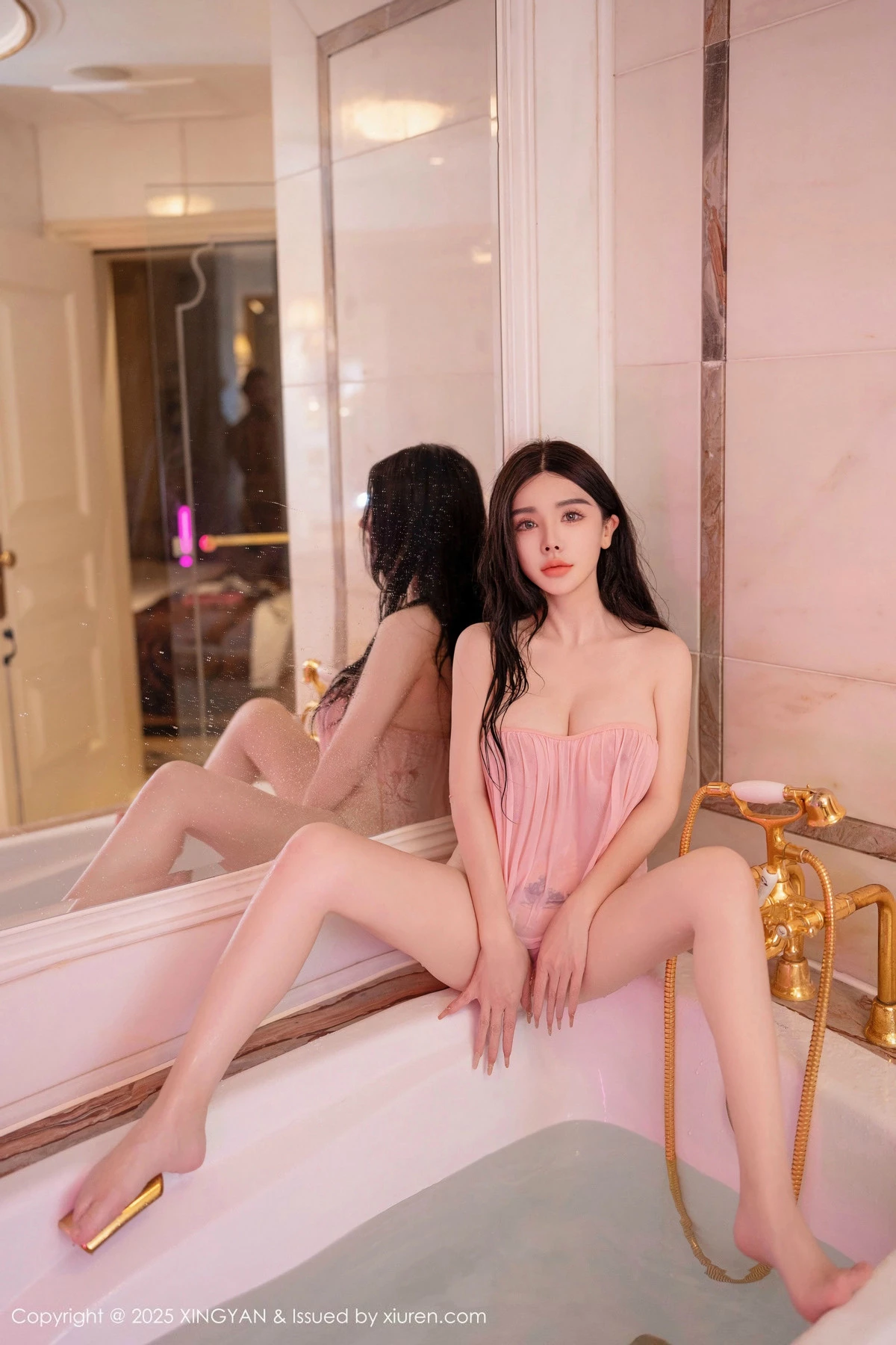 2kmn.vip_[XINGYAN星颜社]VOL.306_模特潘思沁浴室场景性感粉色情趣服饰湿身秀巨乳肥臀诱惑写真80P