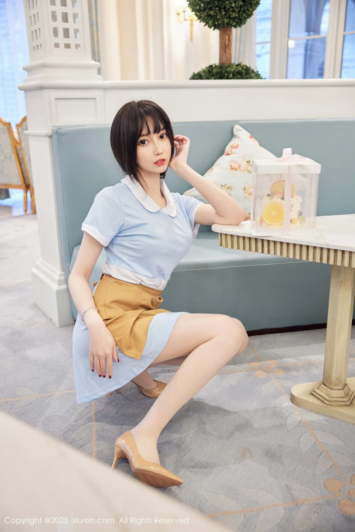 2kmn.vip_[XiuRen秀人网]No.9864_模特玥儿玥er性感蓝色连衣短裙配超薄肉丝秀曼妙身材诱惑写真82P