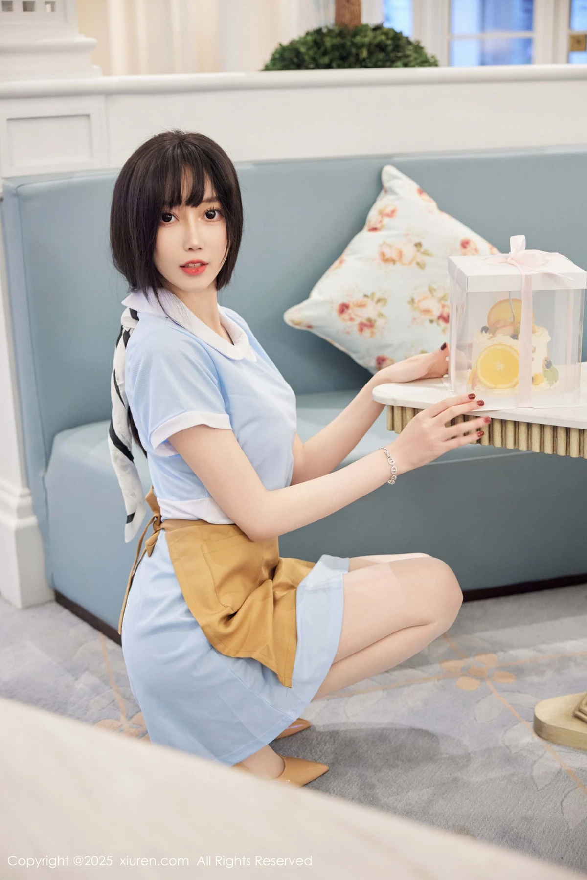 2kmn.vip_[XiuRen秀人网]No.9864_模特玥儿玥er性感蓝色连衣短裙配超薄肉丝秀曼妙身材诱惑写真82P