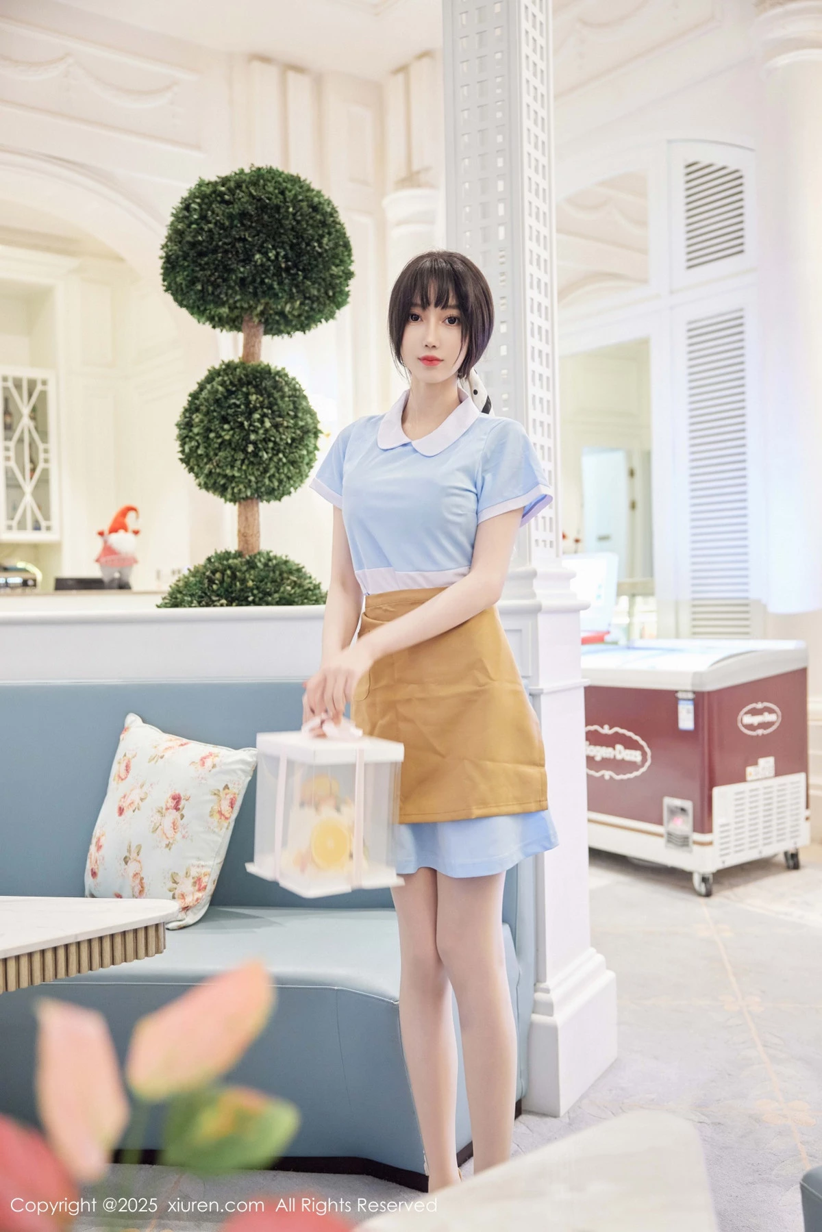 2kmn.vip_[XiuRen秀人网]No.9864_模特玥儿玥er性感蓝色连衣短裙配超薄肉丝秀曼妙身材诱惑写真82P