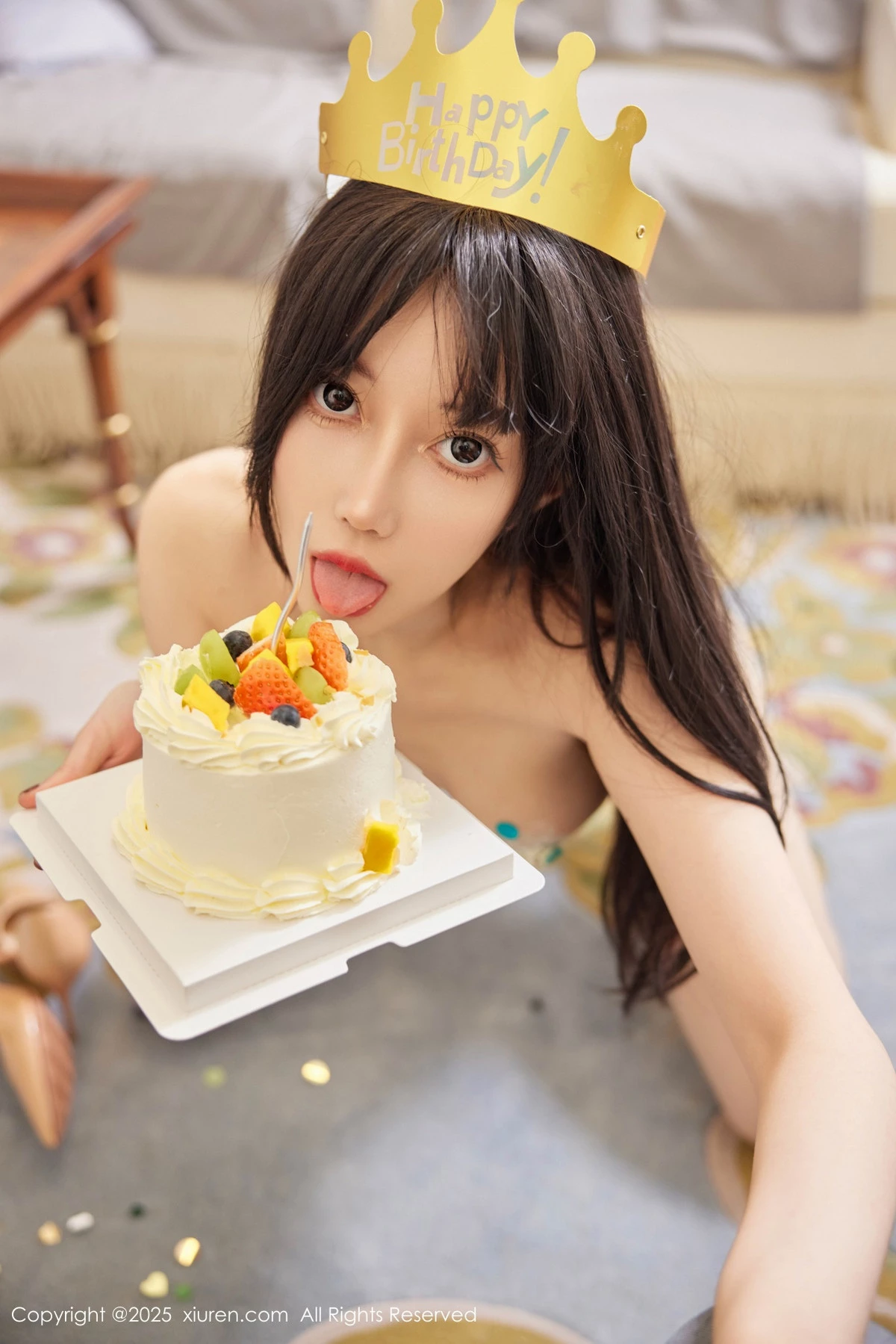 2kmn.vip_[XiuRen秀人网]No.9864_模特玥儿玥er性感蓝色连衣短裙配超薄肉丝秀曼妙身材诱惑写真82P