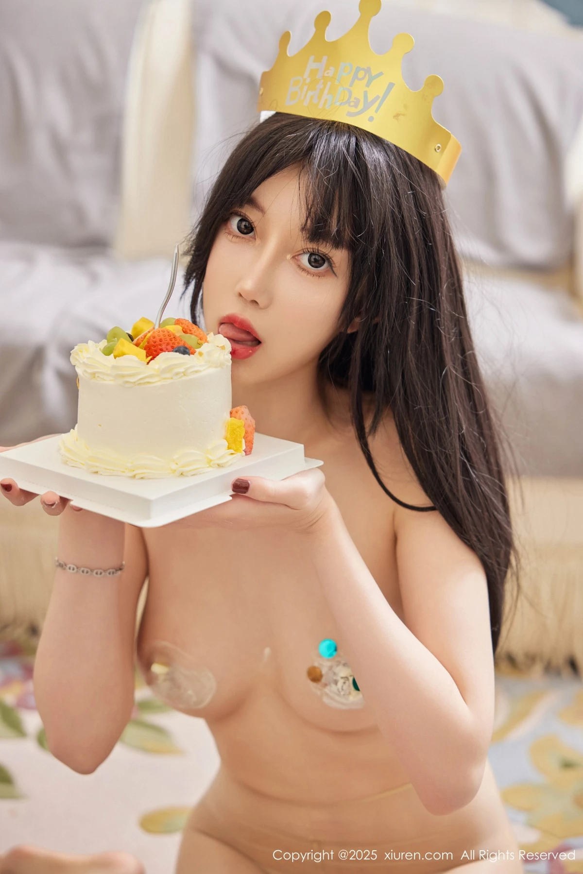 2kmn.vip_[XiuRen秀人网]No.9864_模特玥儿玥er性感蓝色连衣短裙配超薄肉丝秀曼妙身材诱惑写真82P