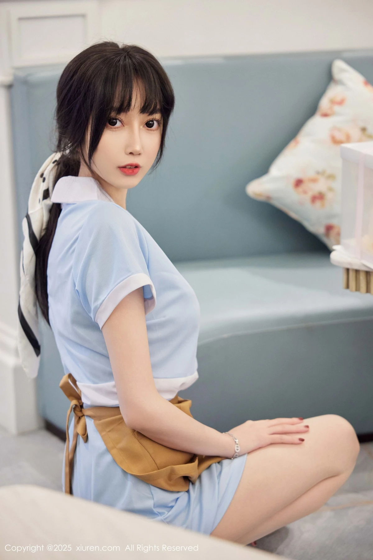 2kmn.vip_[XiuRen秀人网]No.9864_模特玥儿玥er性感蓝色连衣短裙配超薄肉丝秀曼妙身材诱惑写真82P