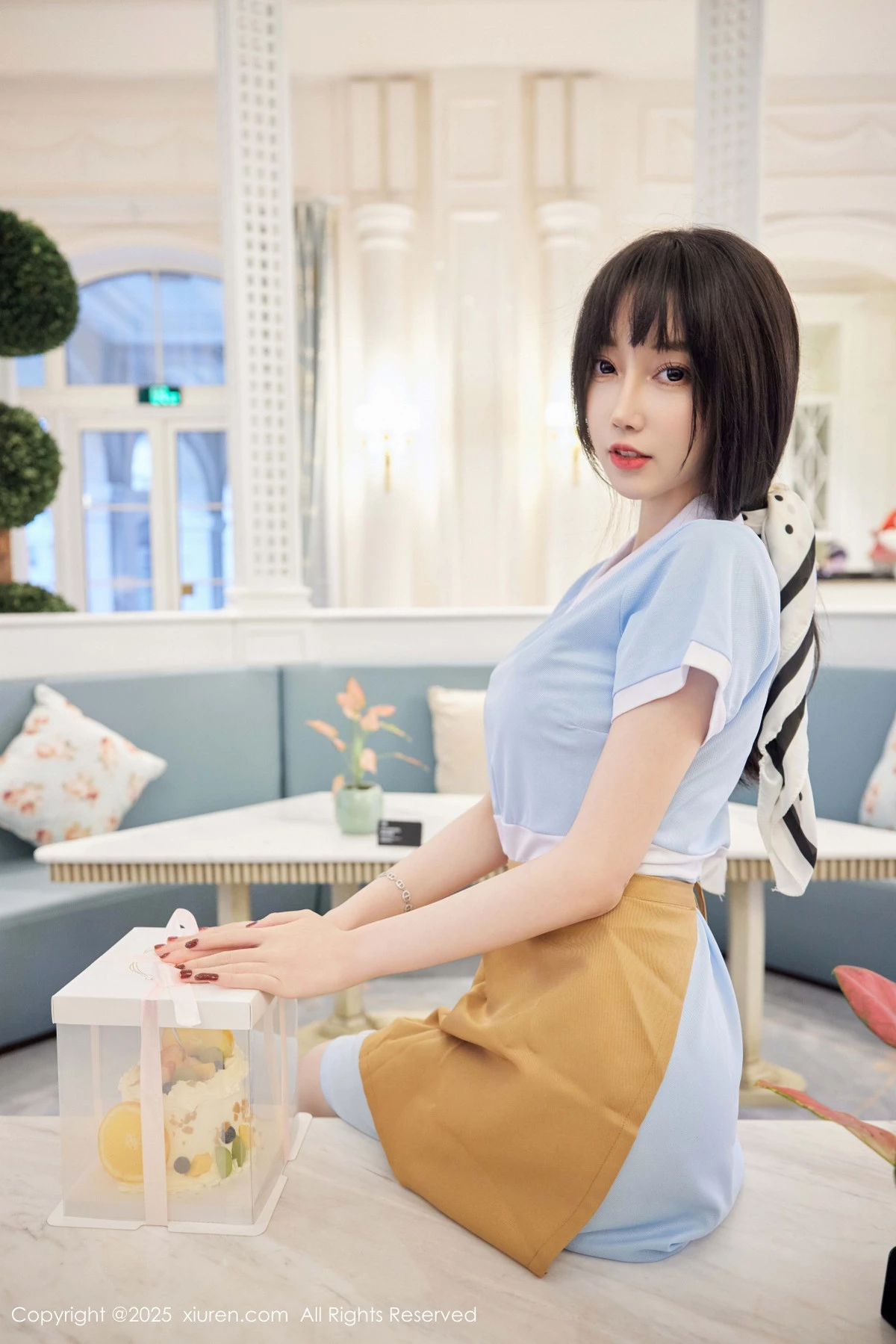 2kmn.vip_[XiuRen秀人网]No.9864_模特玥儿玥er性感蓝色连衣短裙配超薄肉丝秀曼妙身材诱惑写真82P