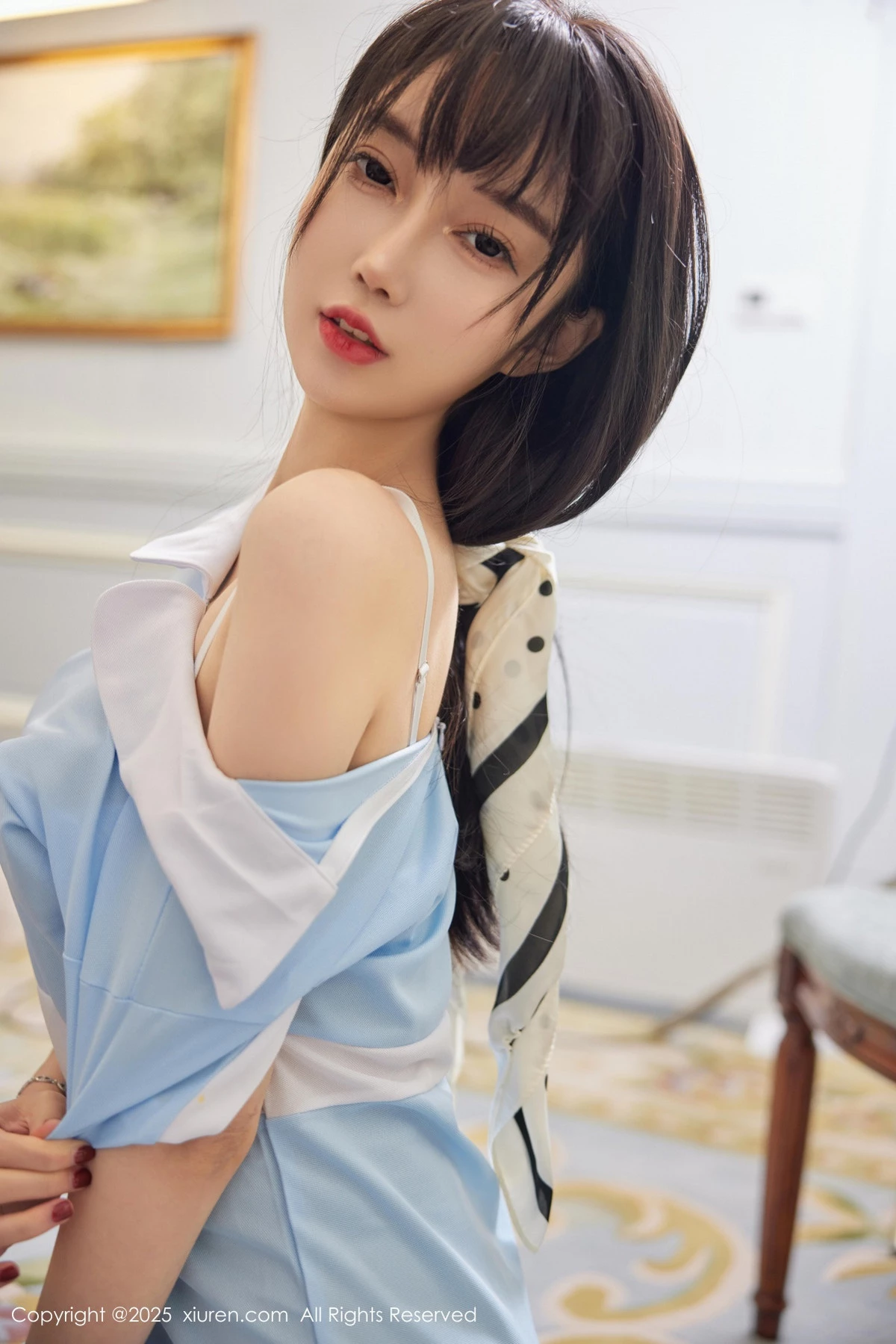 2kmn.vip_[XiuRen秀人网]No.9864_模特玥儿玥er性感蓝色连衣短裙配超薄肉丝秀曼妙身材诱惑写真82P
