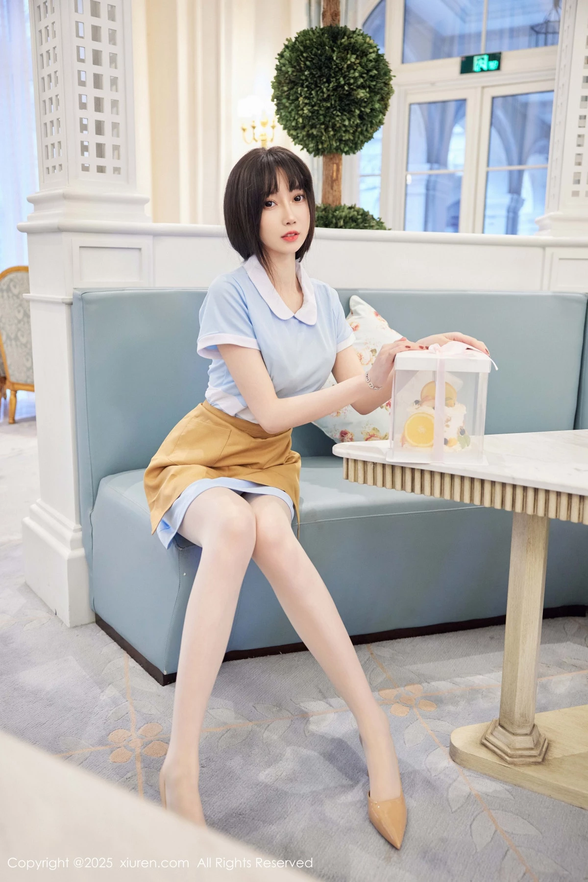 2kmn.vip_[XiuRen秀人网]No.9864_模特玥儿玥er性感蓝色连衣短裙配超薄肉丝秀曼妙身材诱惑写真82P