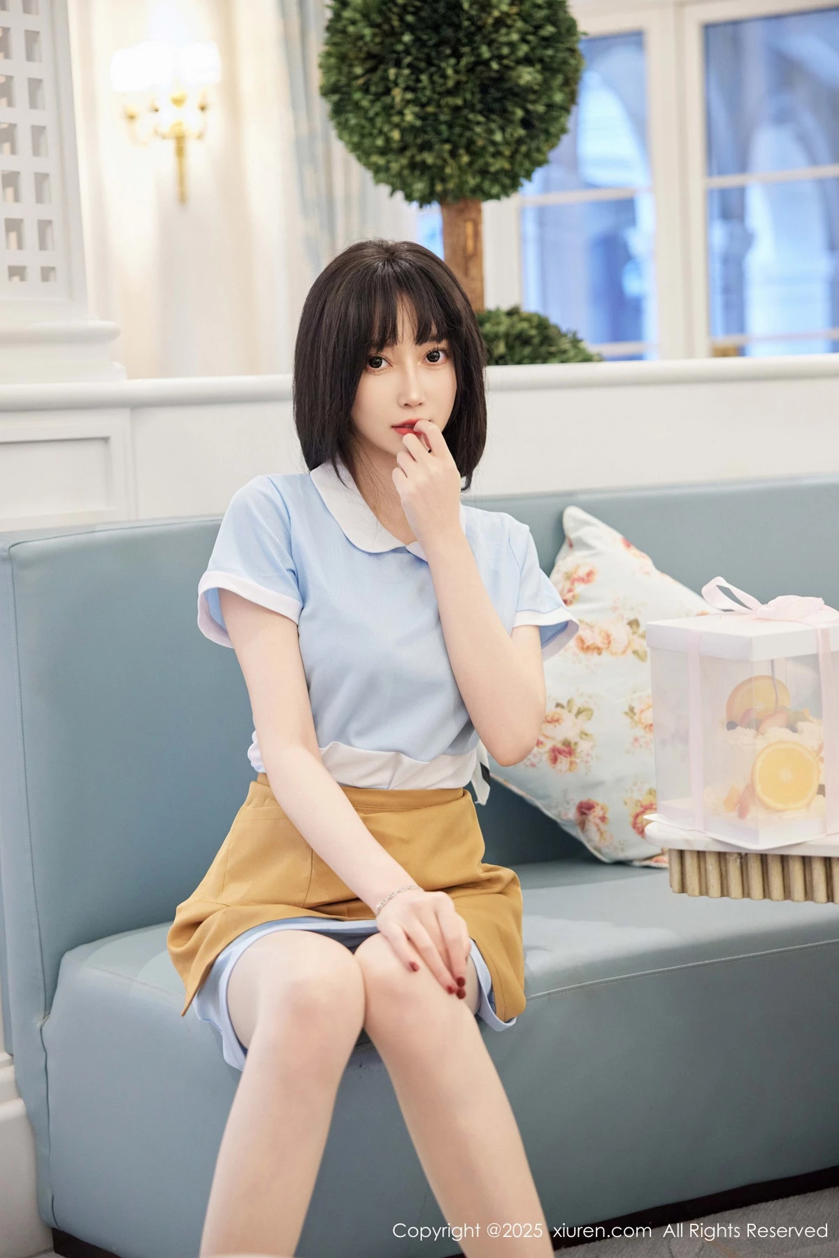 2kmn.vip_[XiuRen秀人网]No.9864_模特玥儿玥er性感蓝色连衣短裙配超薄肉丝秀曼妙身材诱惑写真82P