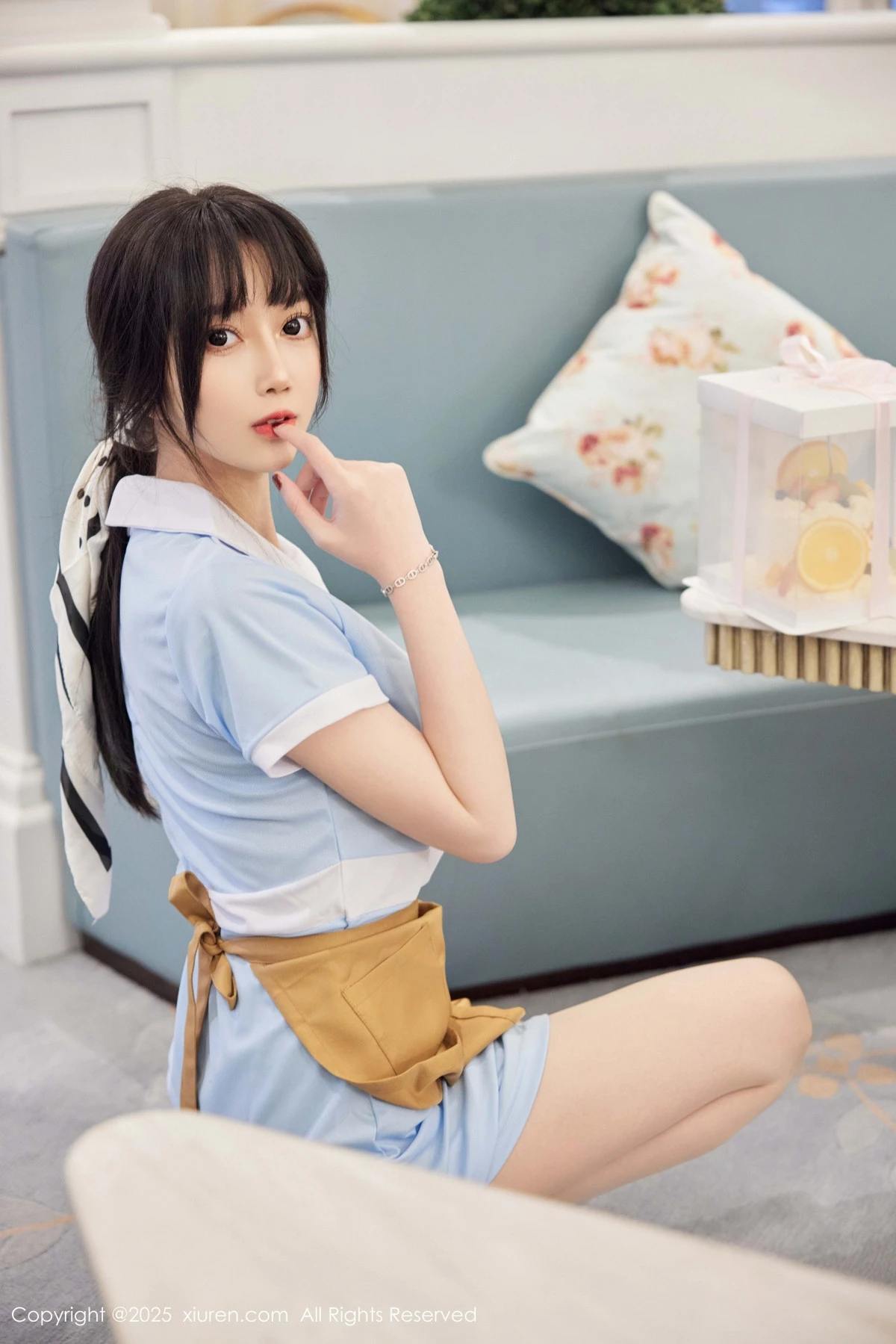 2kmn.vip_[XiuRen秀人网]No.9864_模特玥儿玥er性感蓝色连衣短裙配超薄肉丝秀曼妙身材诱惑写真82P