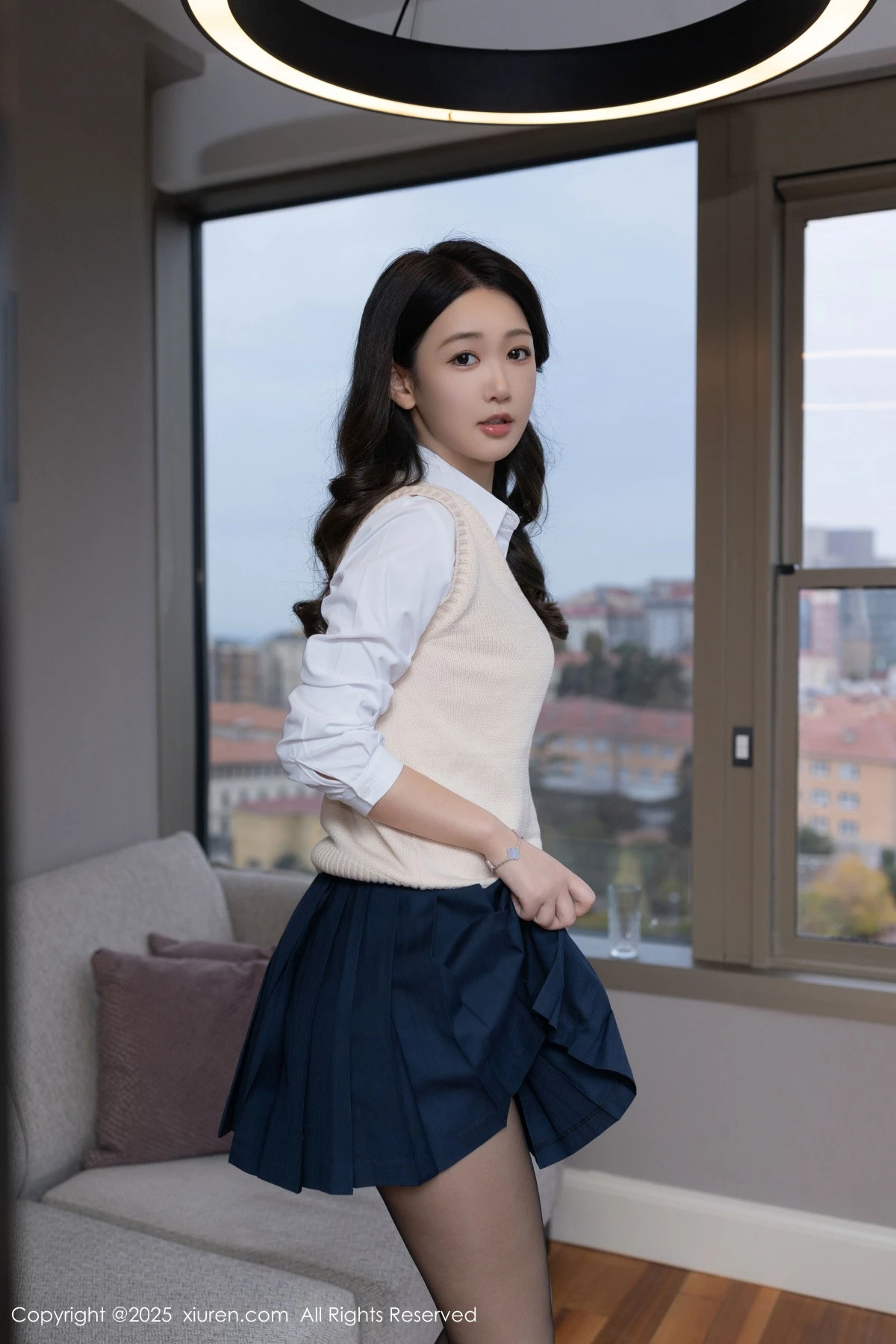 2kmn.vip_[XiuRen秀人网]No.9866_模特唐安琪性感JK制服露蓝色内衣配超薄黑丝秀曼妙身姿诱惑写真83P