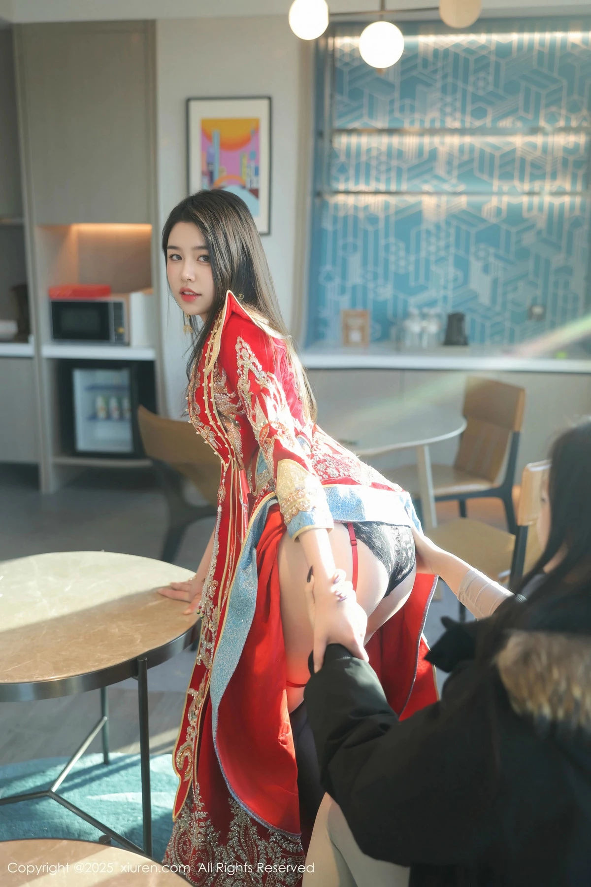 2kmn.vip_[XiuRen秀人网]No.9869_模特林若凡F性感红色新娘装配黑丝吊袜半脱秀丰腴身材诱惑写真76P