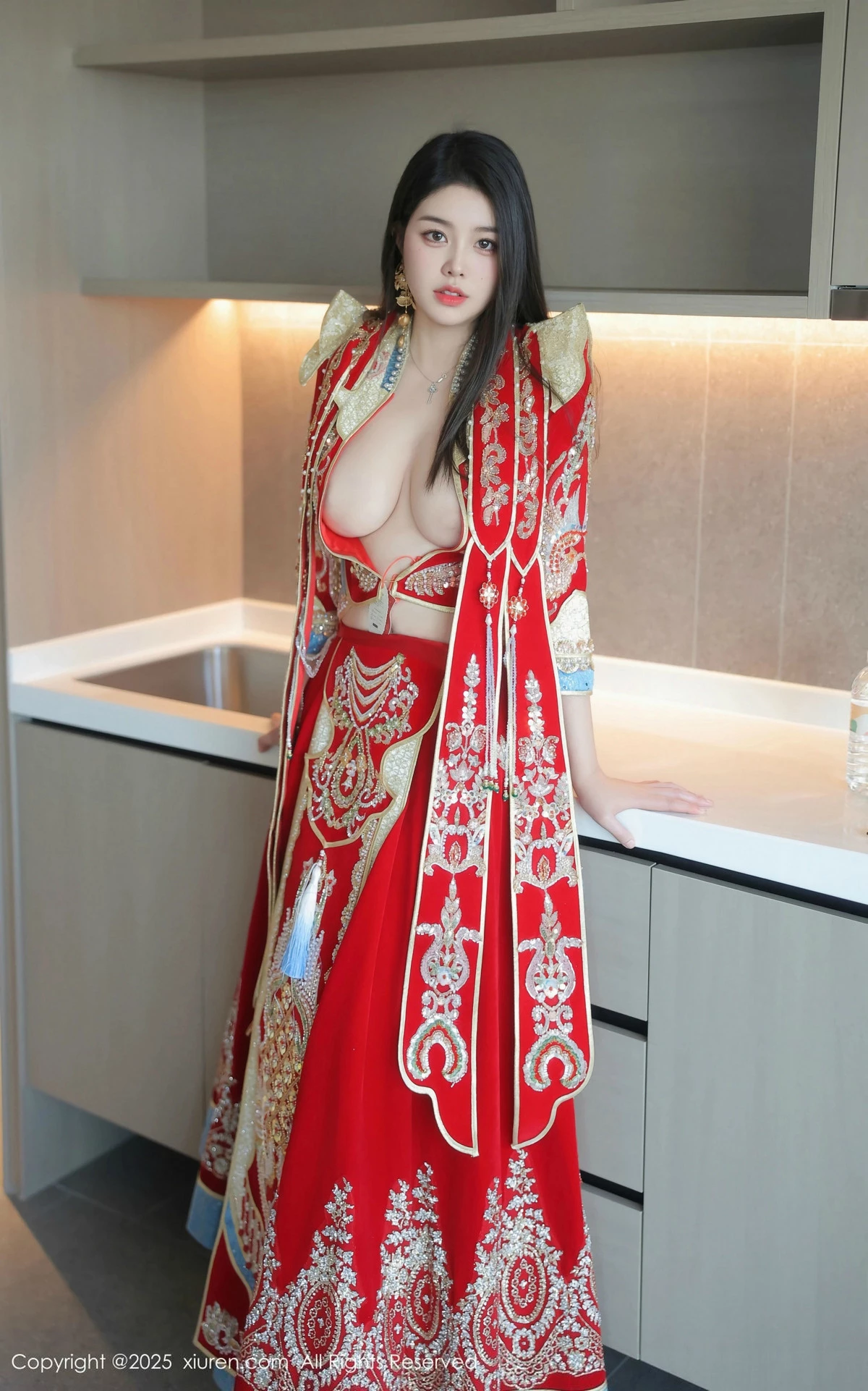 2kmn.vip_[XiuRen秀人网]No.9869_模特林若凡F性感红色新娘装配黑丝吊袜半脱秀丰腴身材诱惑写真76P