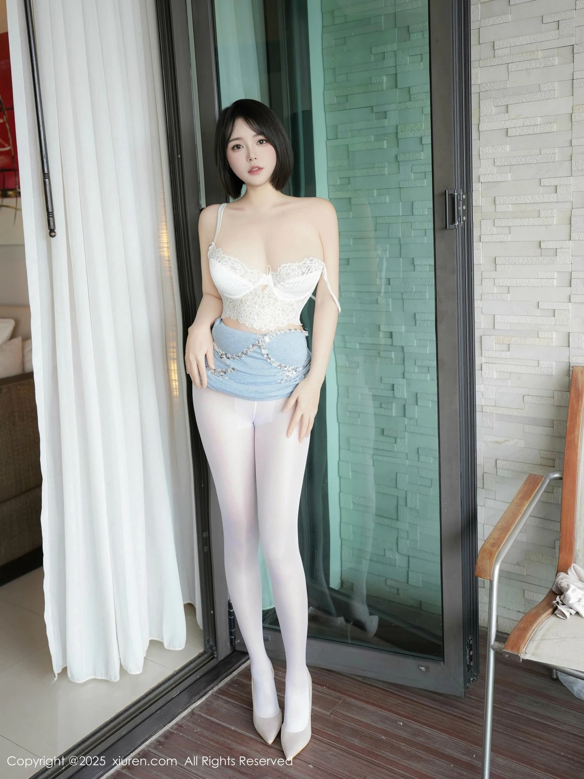 2kmn.vip_[XiuRen秀人网]No.9872_模特桃色奶酪蓝色包臀裙露白色内衣配白丝袜秀丰腴身材诱惑写真59P