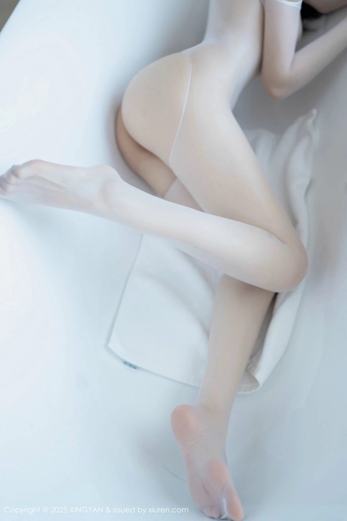 2kmn.vip_[XINGYAN星颜社]VOL.307_模特清妙私房浴室性感白色薄透连体丝袜秀惹火身材诱惑写真80P