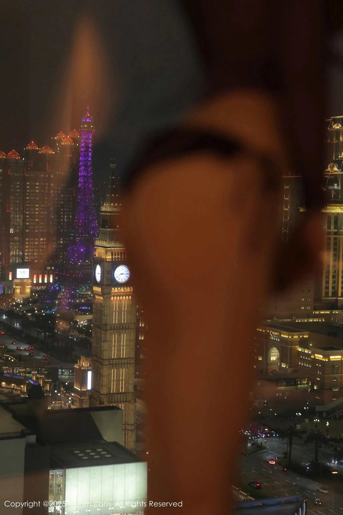 2kmn.vip_[XiuRen秀人网]No.9876_模特媃柔rourou私房性感紫色情趣服饰秀惹火身材撩人诱惑写真80P