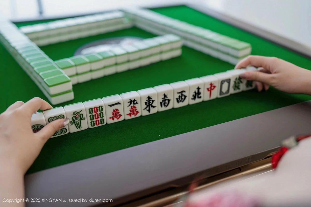 2kmn.vip_[XINGYAN星颜社]VOL.308_模特袁圆性感黑色情趣服饰配红丝吊袜秀曼妙身姿撩人诱惑写真72P