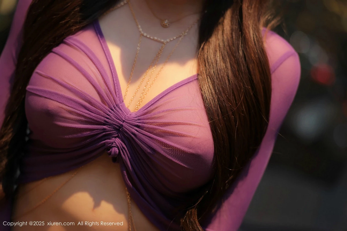 2kmn.vip_[XiuRen秀人网]No.9876_模特媃柔rourou私房性感紫色情趣服饰秀惹火身材撩人诱惑写真80P